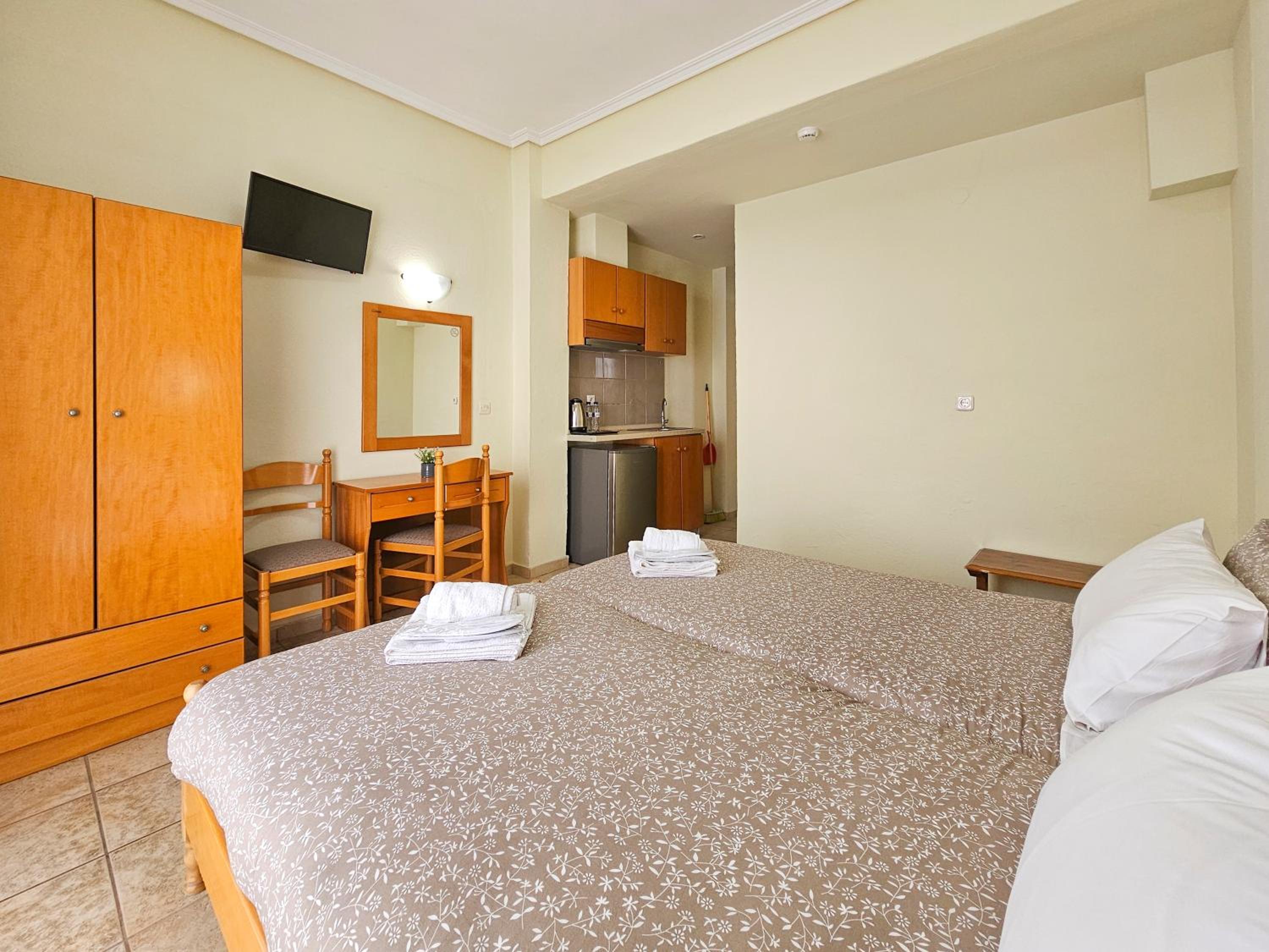 Budget Double Room - Photo 5