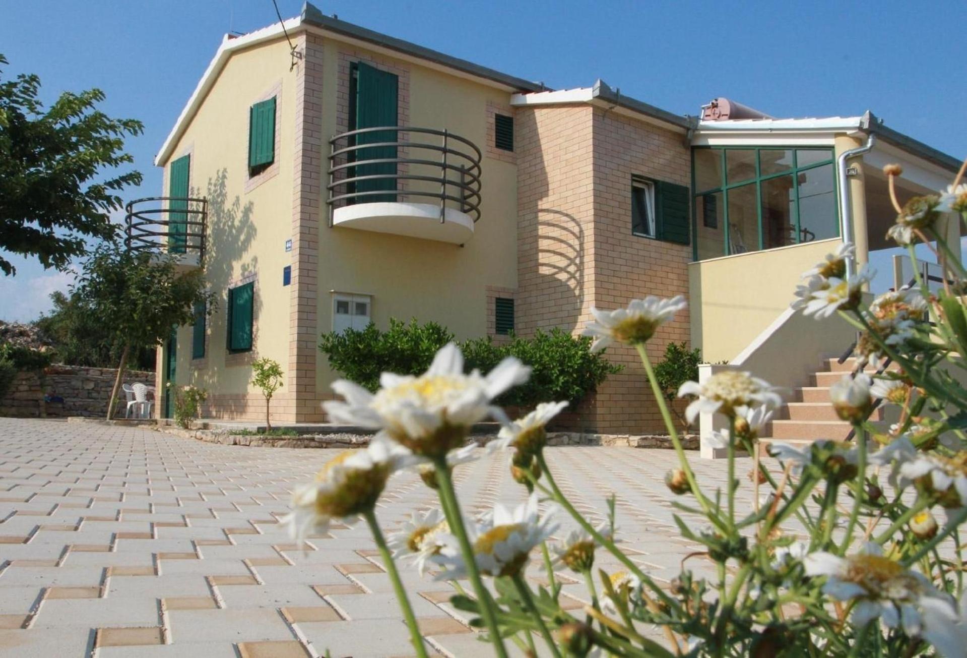 Six-Bedroom Holiday Home photo 3