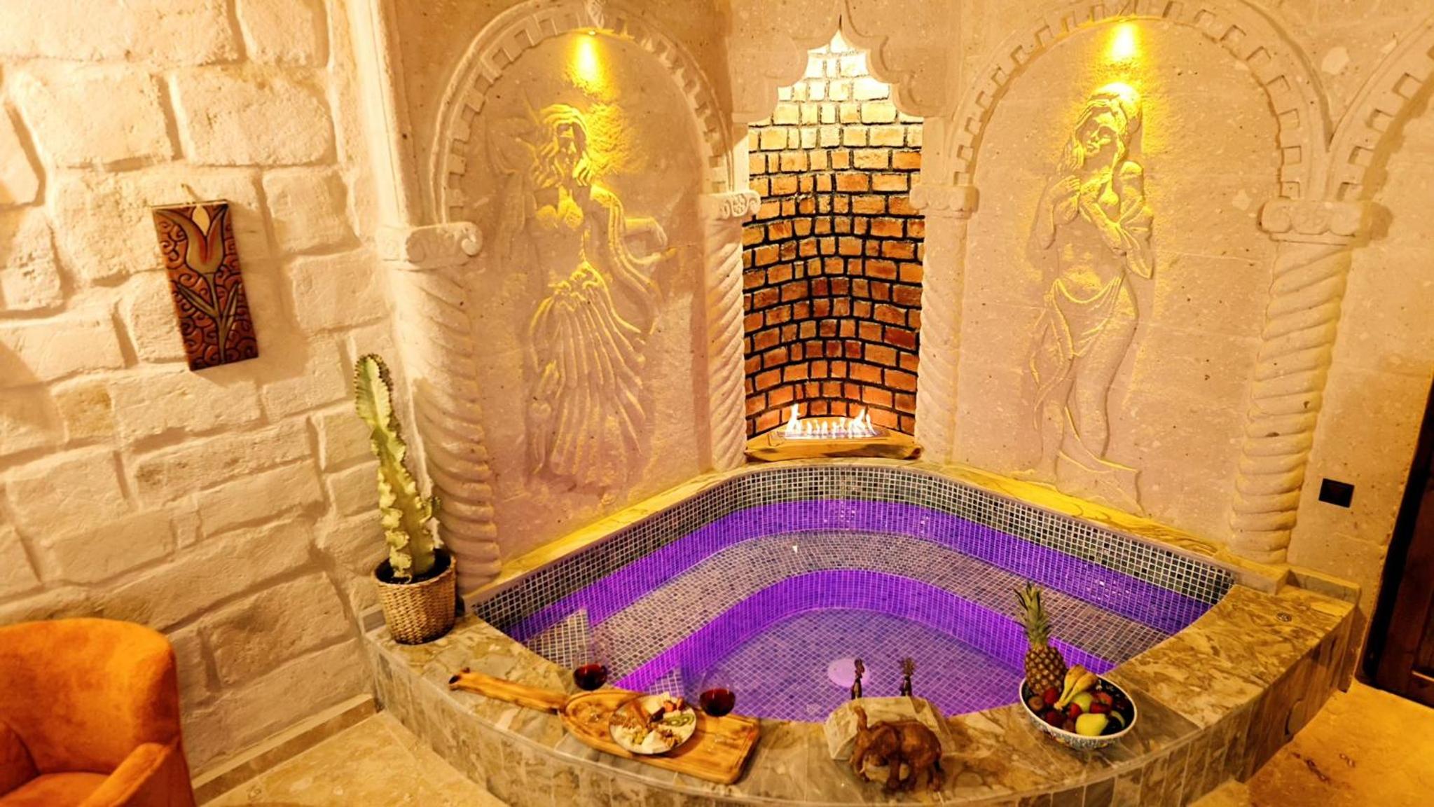 Suite with Spa Bath photo 2