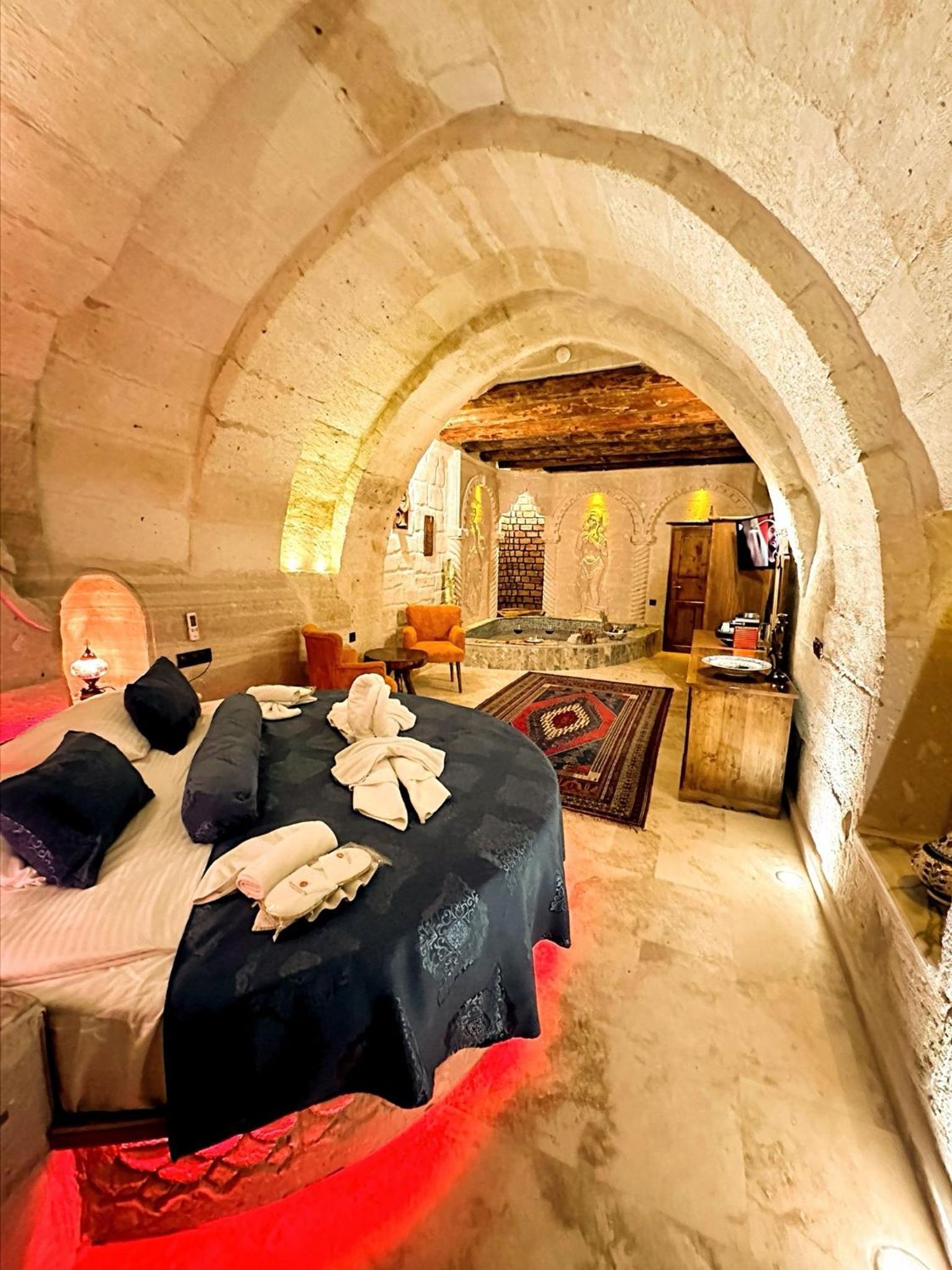 Suite with Spa Bath photo 3