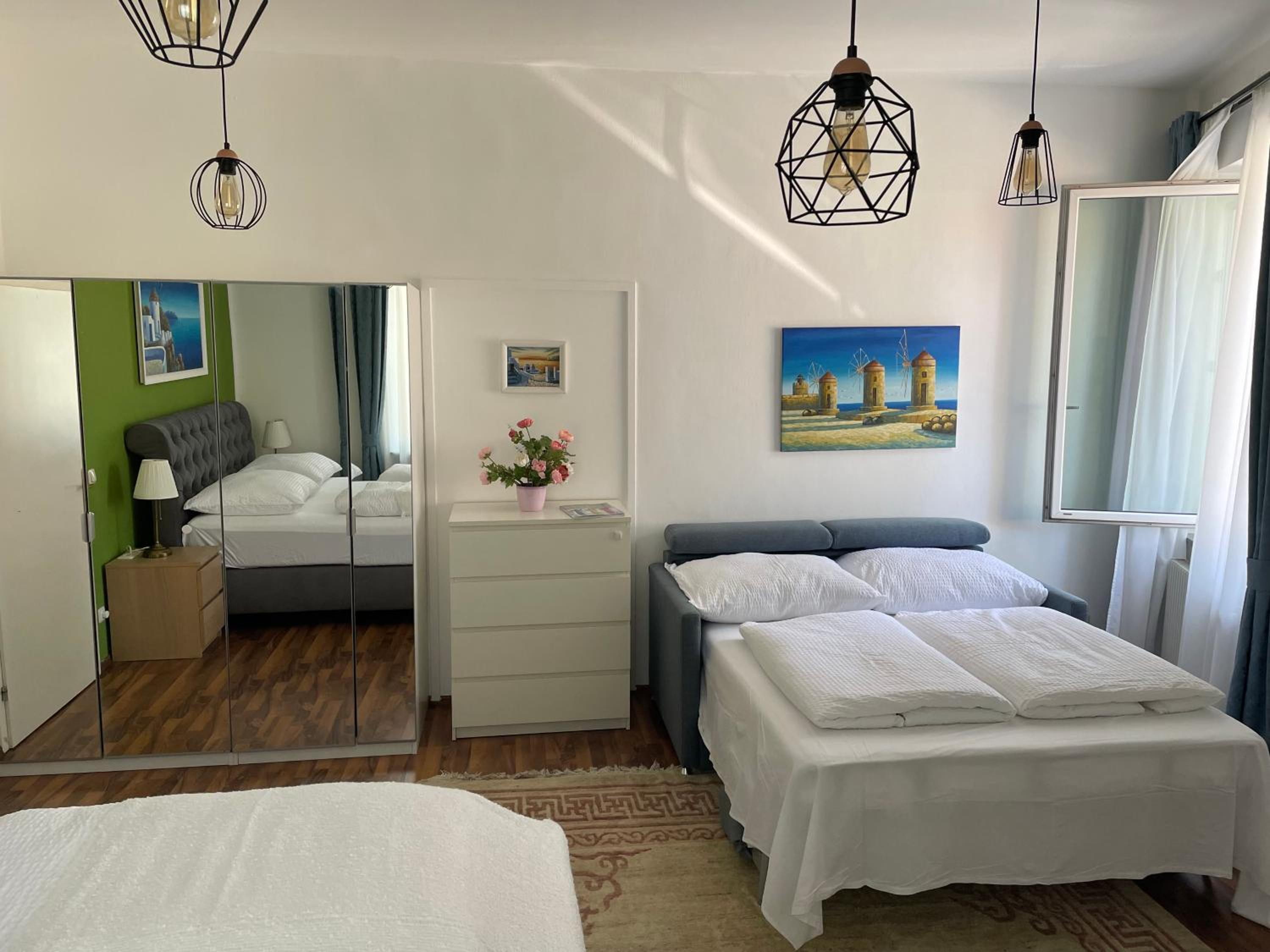 One-Bedroom Apartment - Photo 2