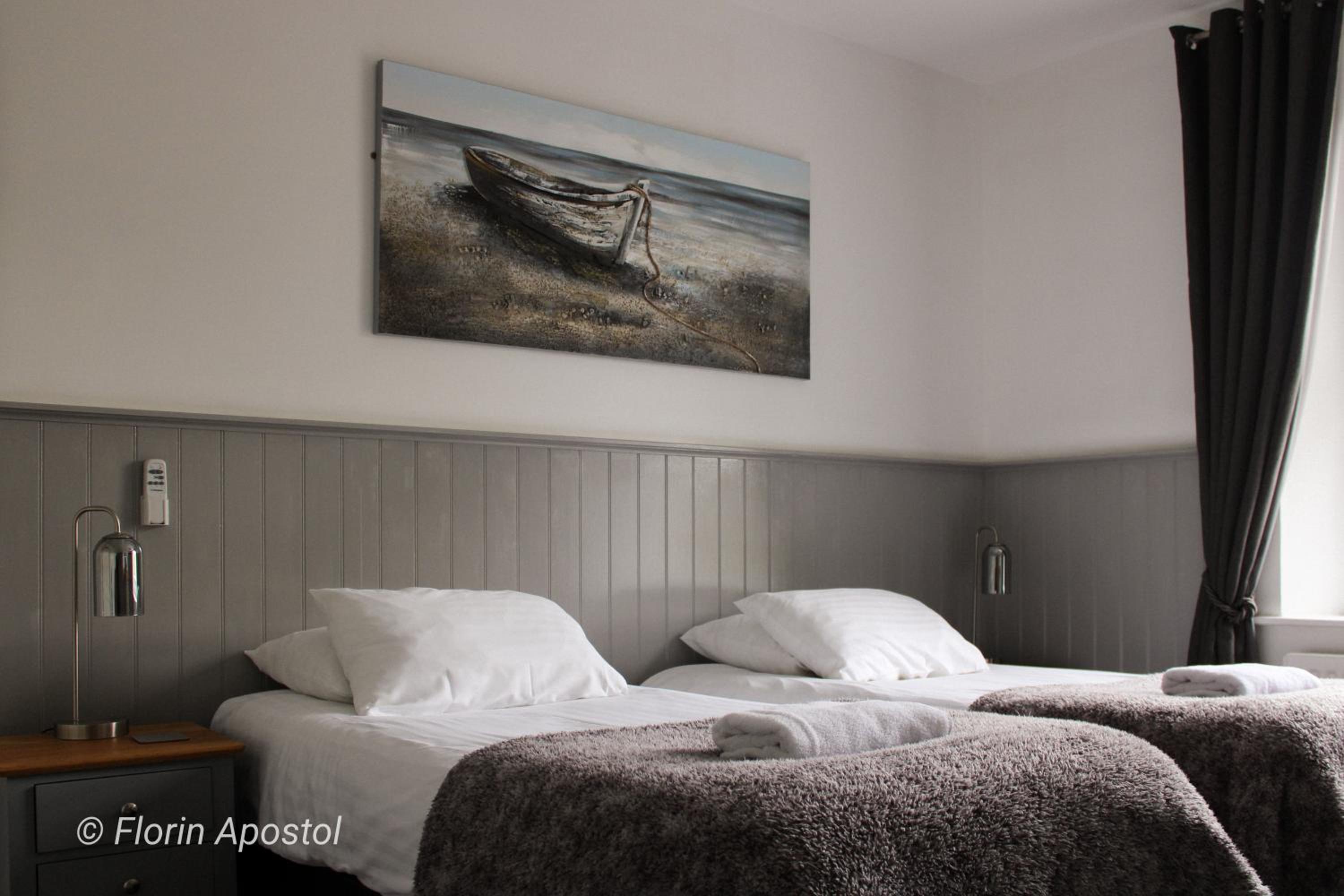 Standard Twin Room - Photo 2