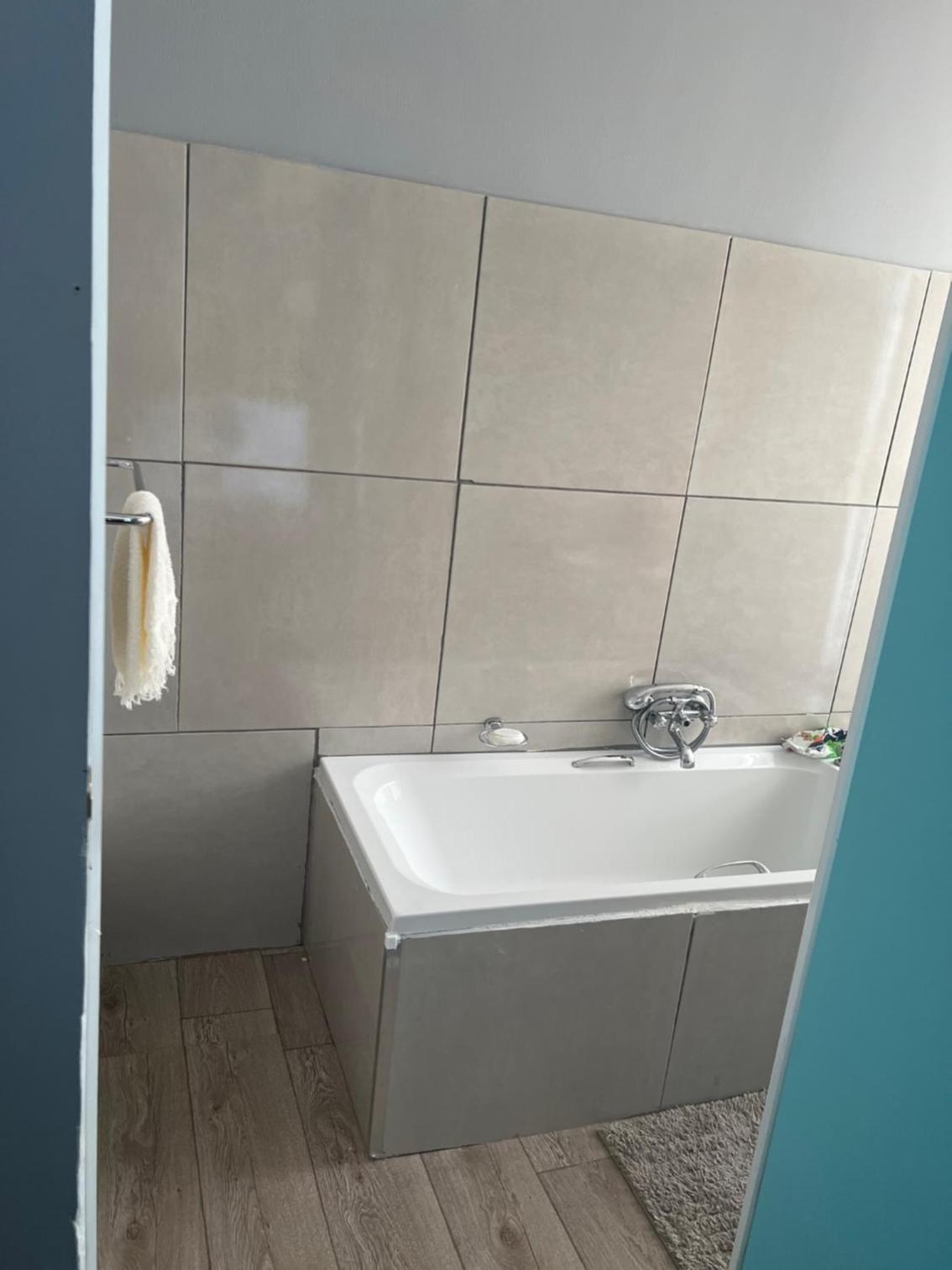 Deluxe Family Suite - Photo 10
