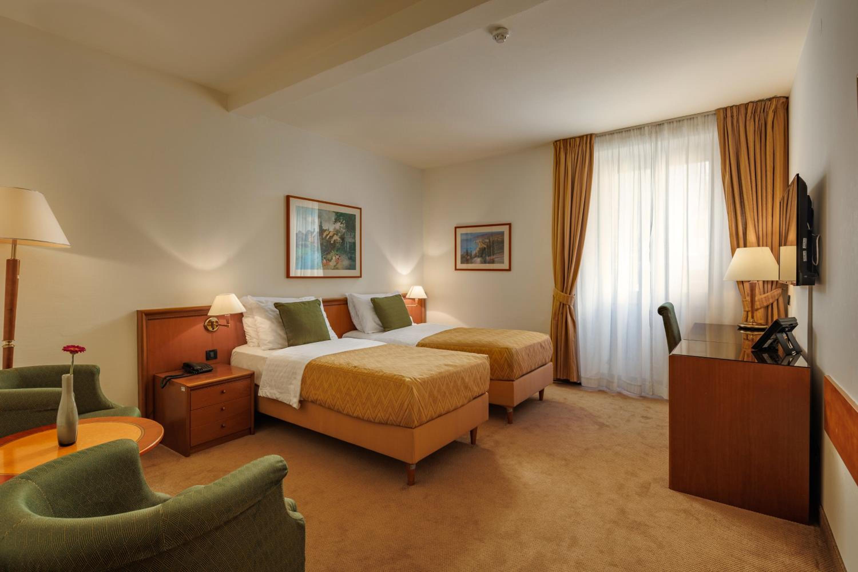 Standard Double or Twin Room - Photo 1