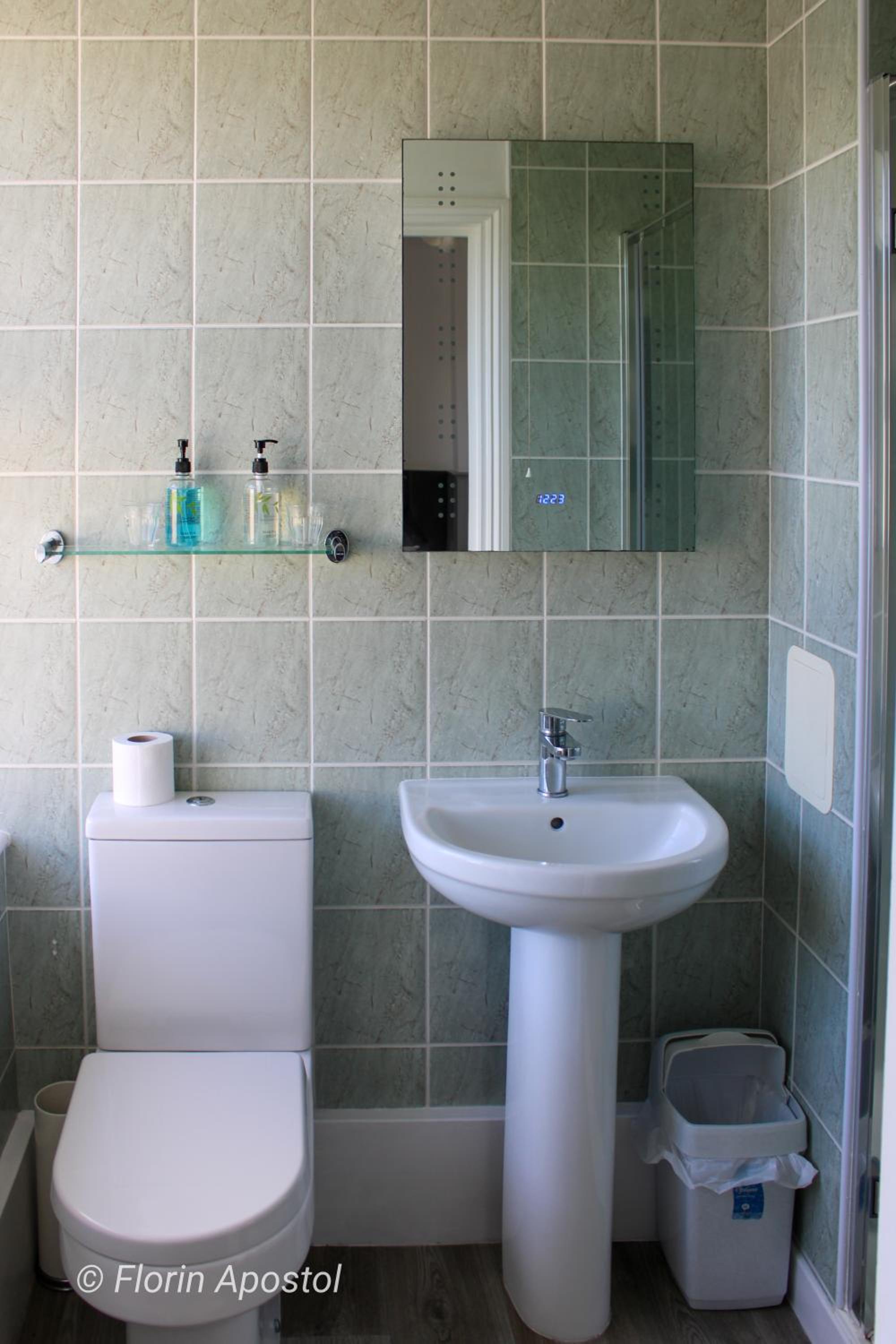 Standard Twin Room - Photo 5
