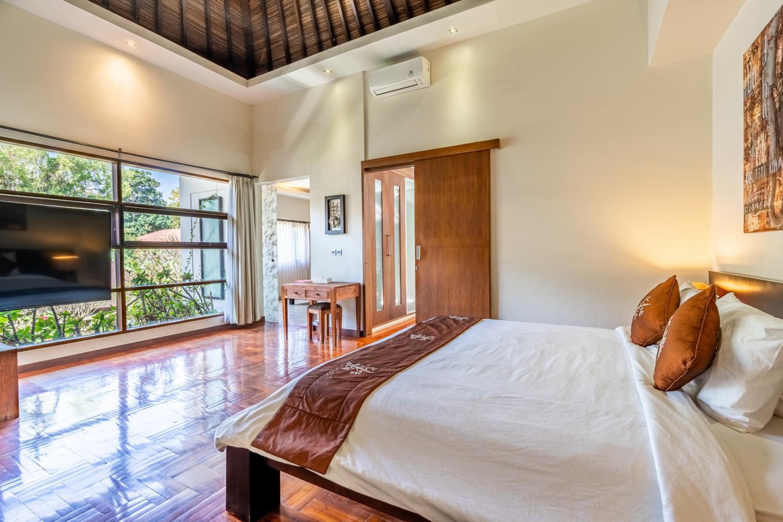 Three-Bedroom Villa - Photo 33