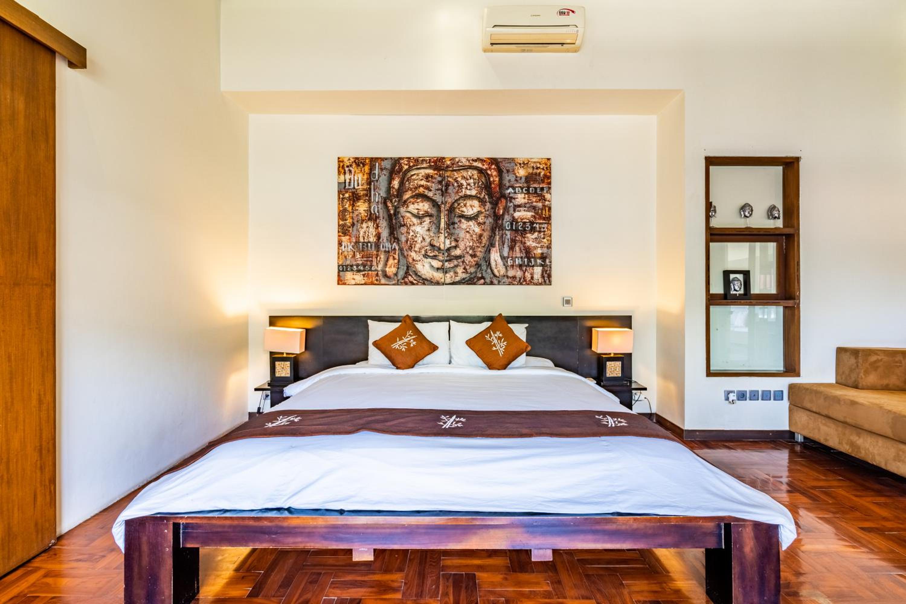 Three-Bedroom Villa - Photo 34