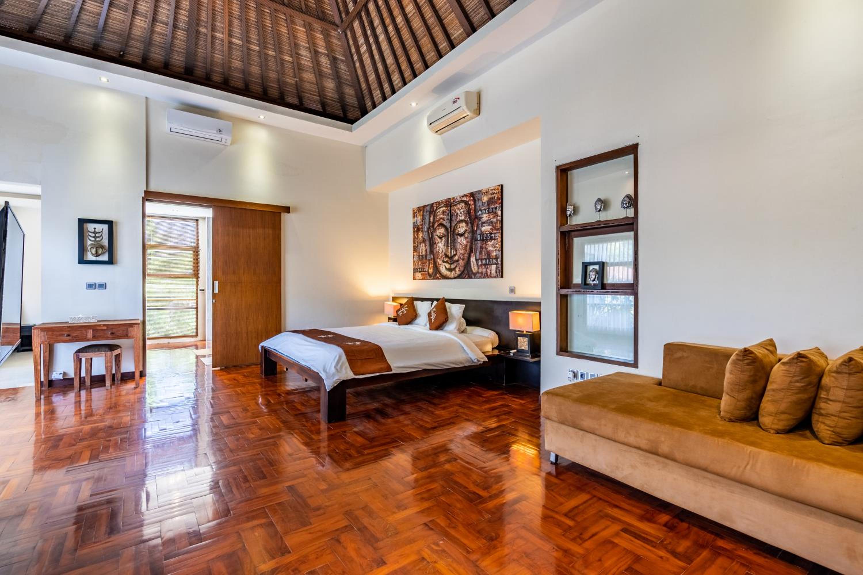 Three-Bedroom Villa - Photo 32