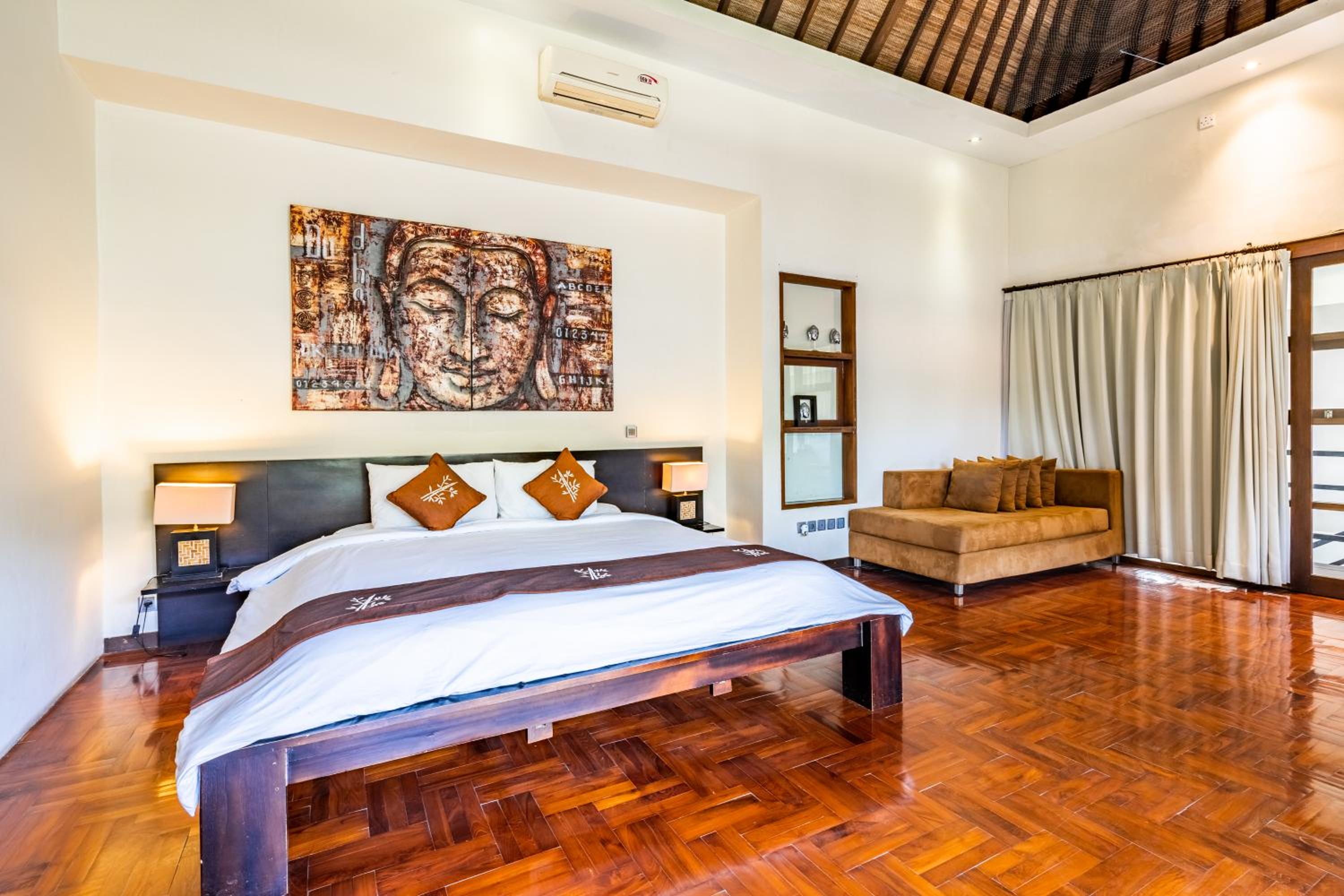 Three-Bedroom Villa - Photo 35