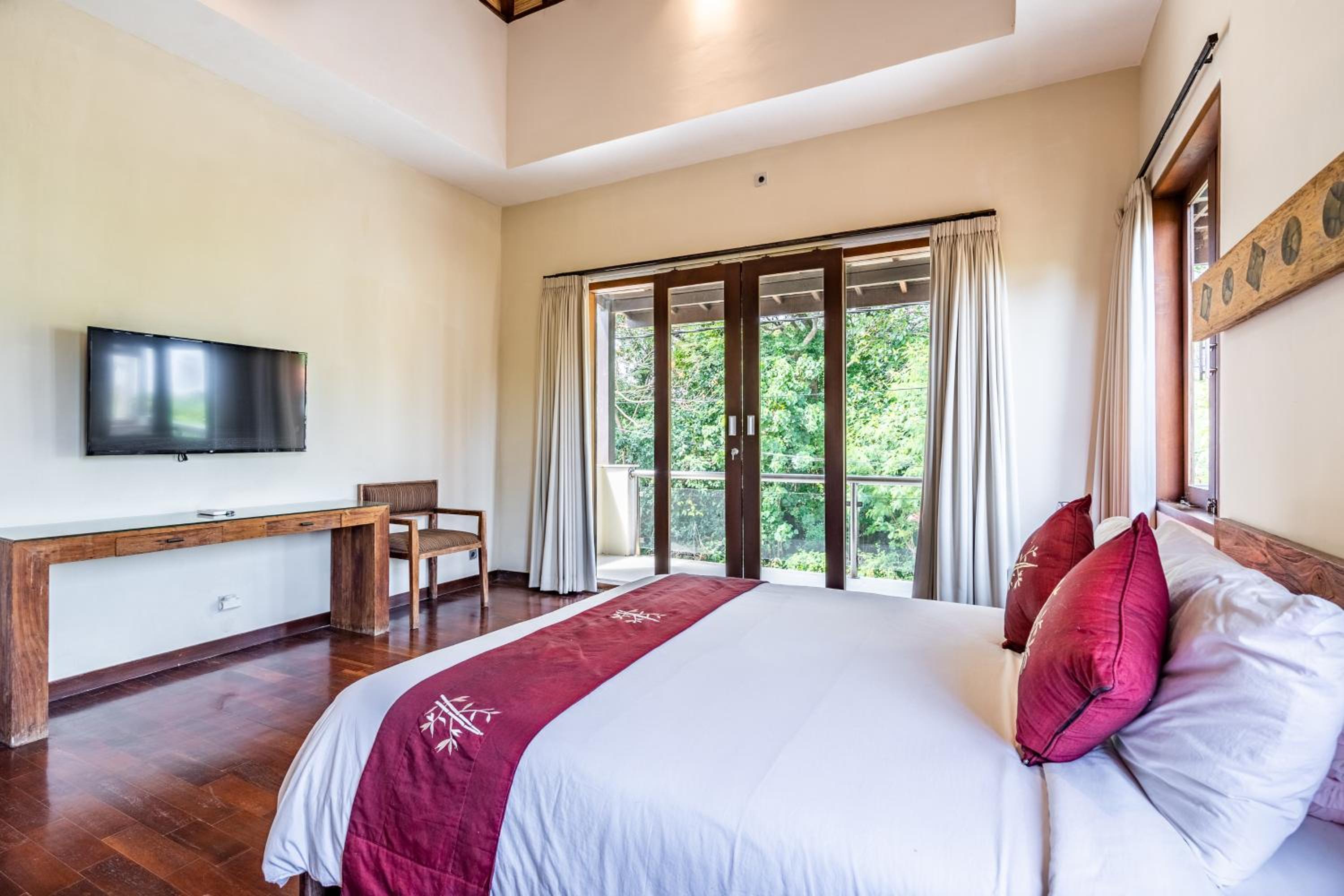 Three-Bedroom Villa - Photo 12