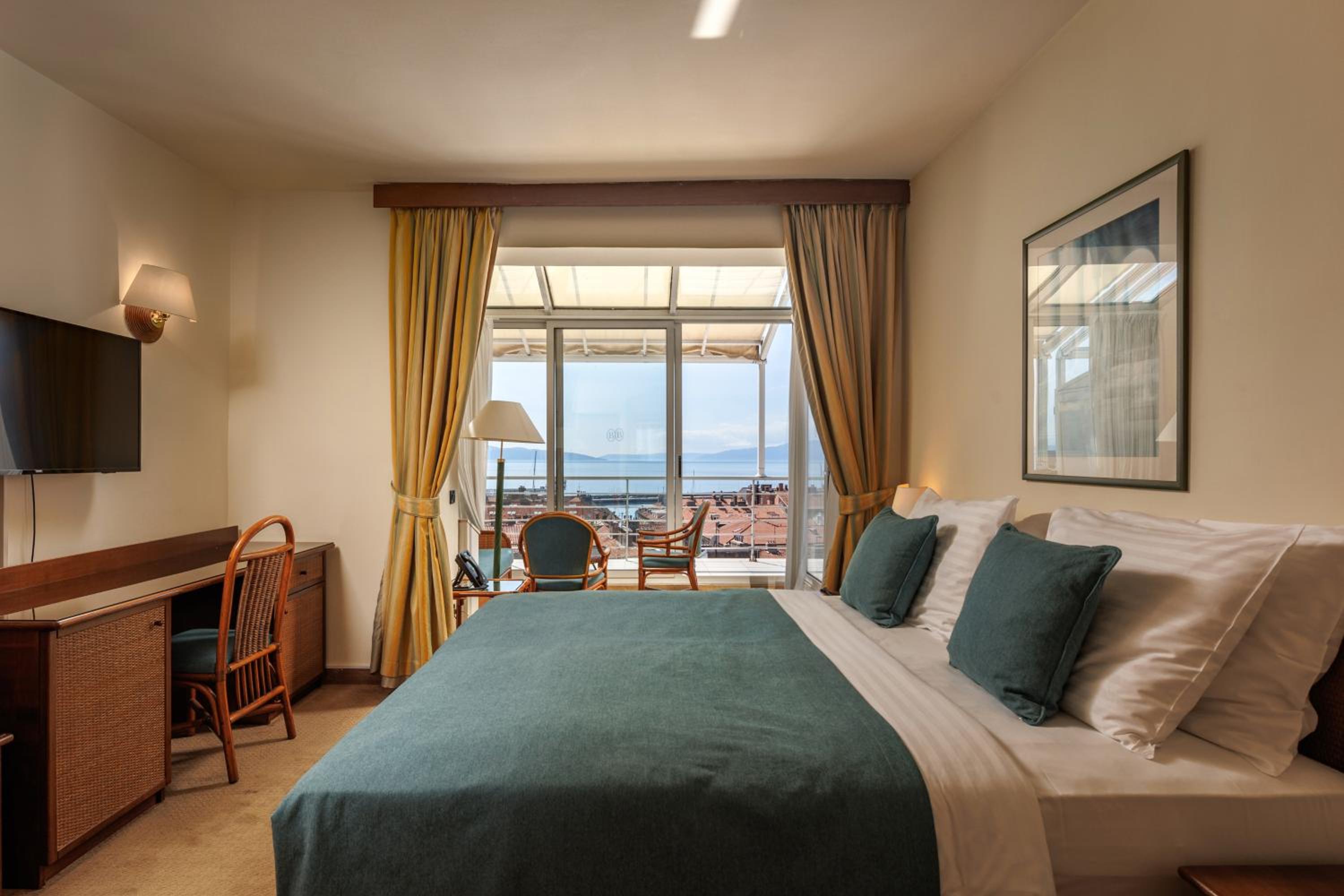 Premium Room with Balcony - Photo 1