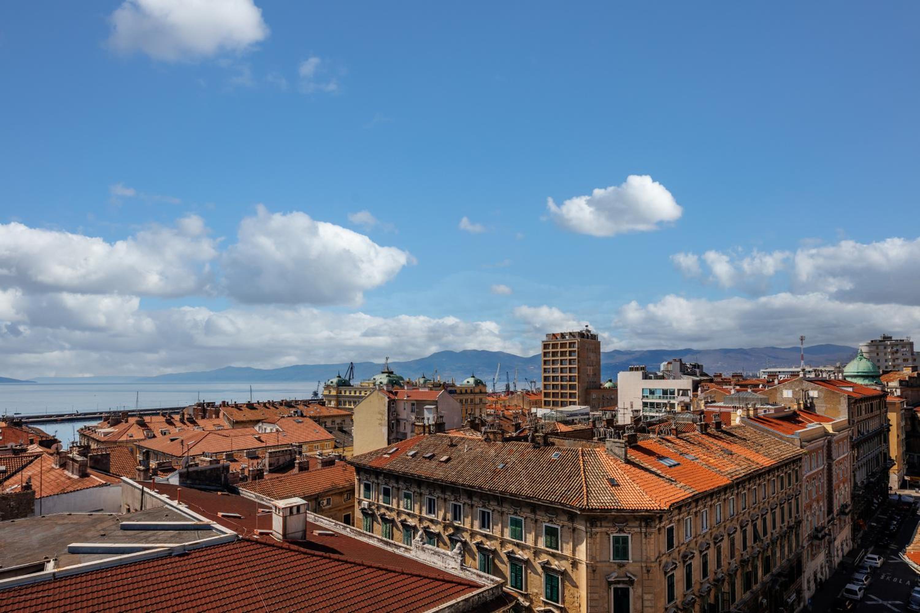 Premium Room with Balcony - Photo 2
