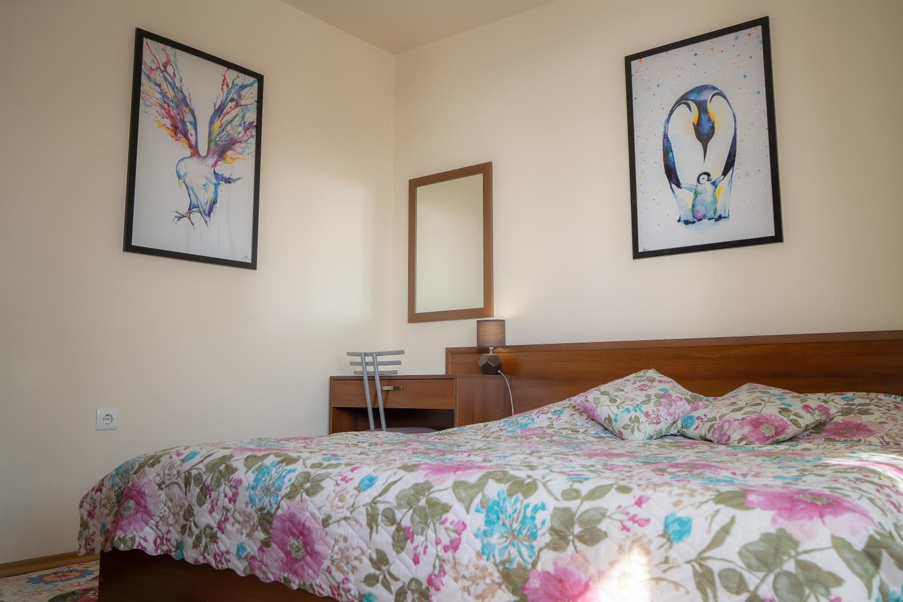 One-Bedroom Apartment photo 2