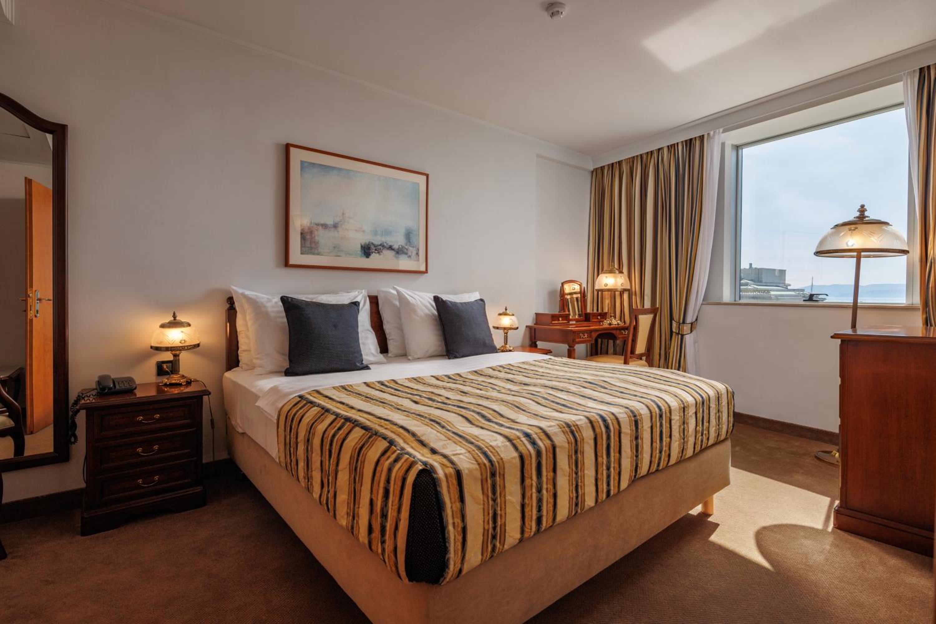 Suite - Photo 2