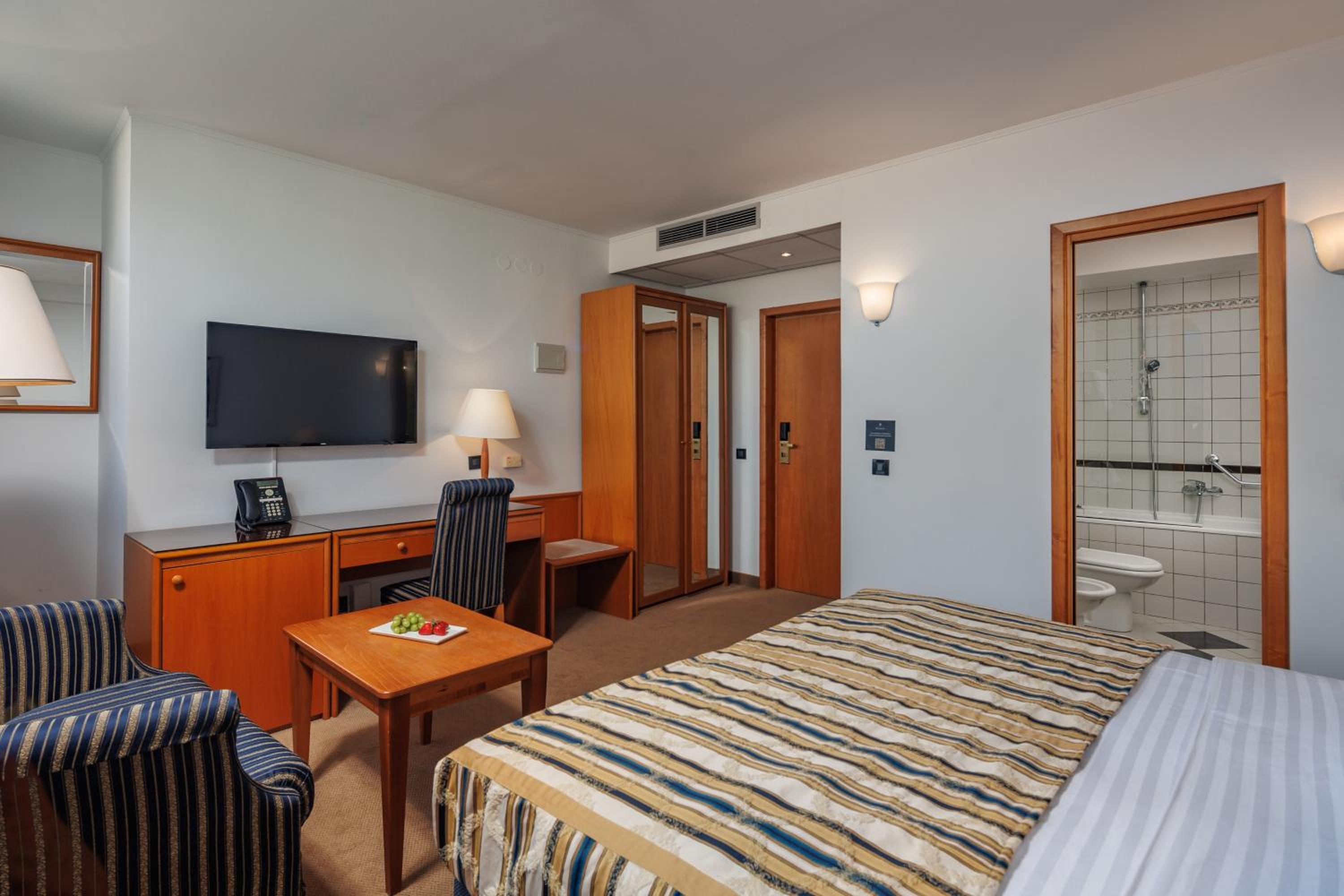Superior Double or Twin Room - Photo 4