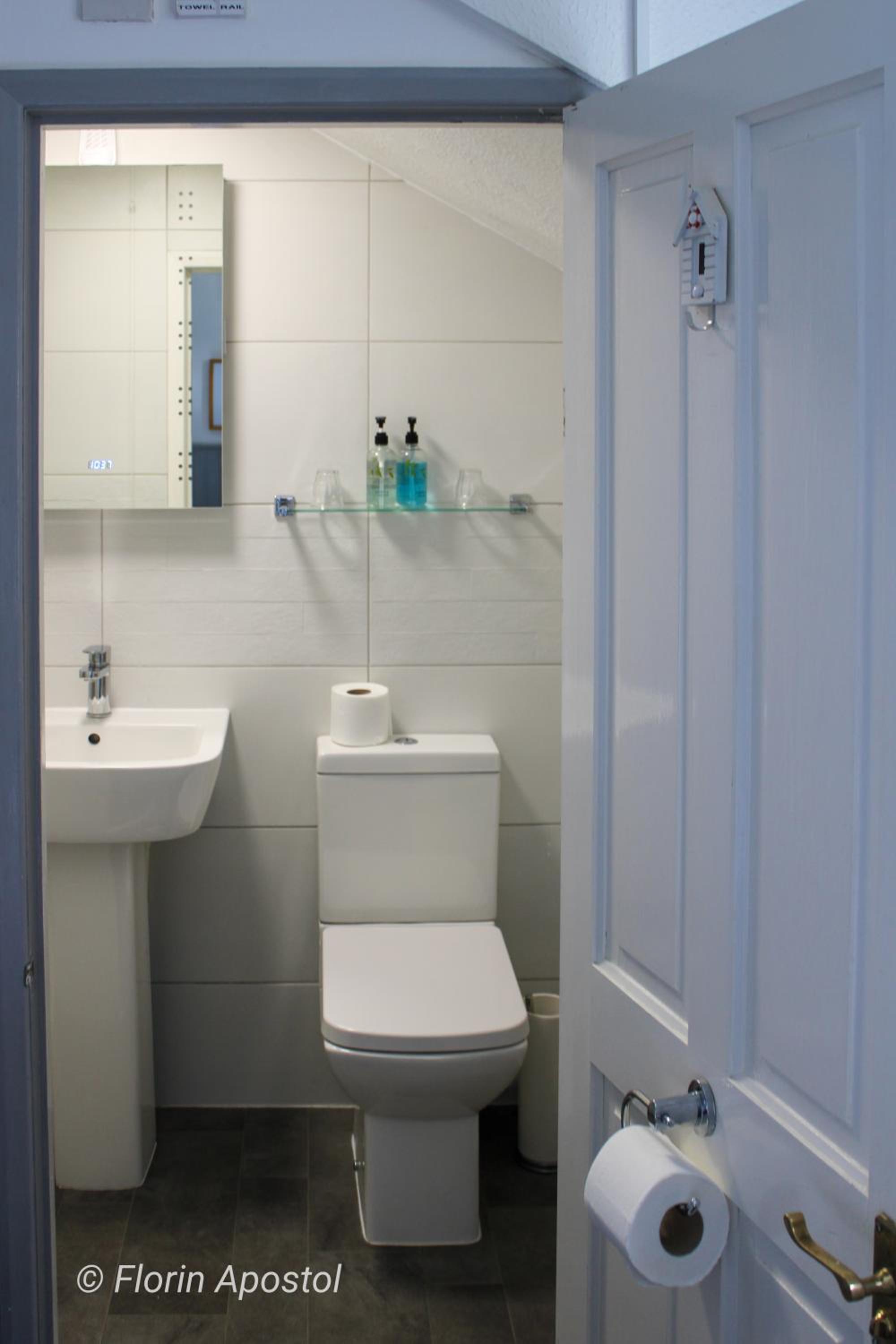 Standard Double Room - Photo 4