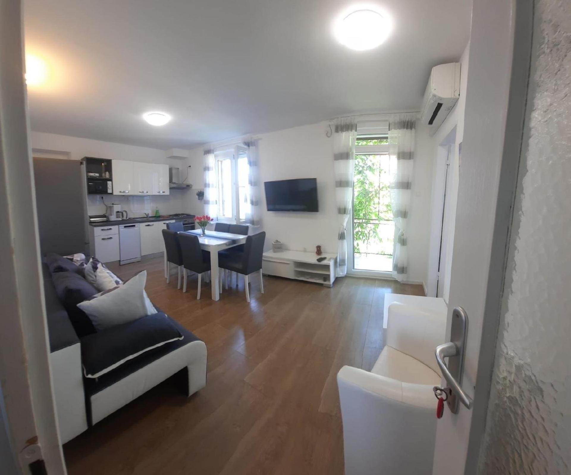 Apartment photo 1