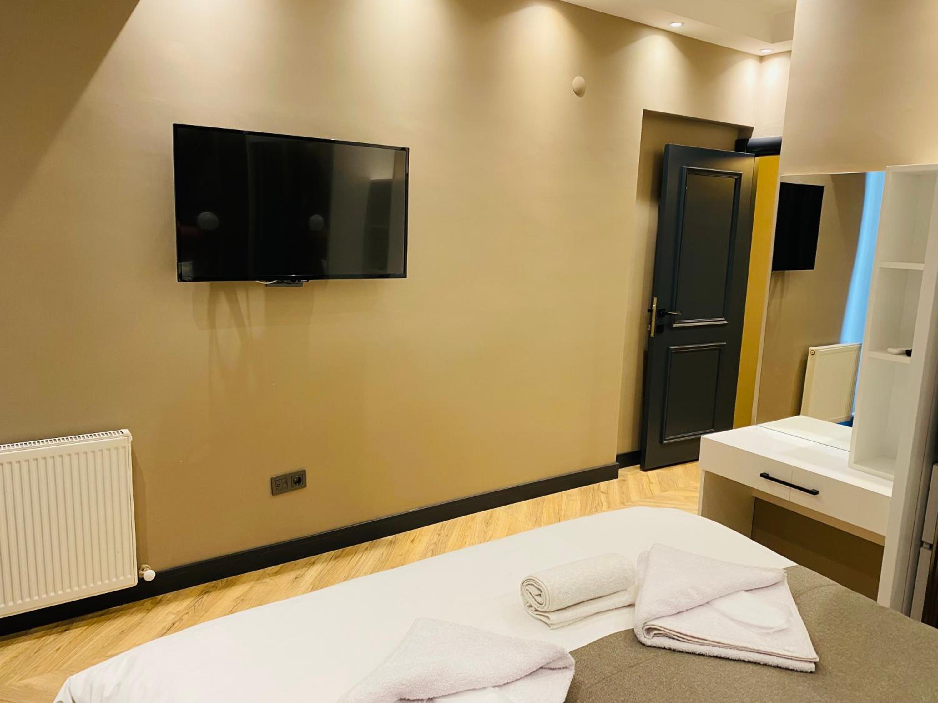 Deluxe Suite with Sea View photo 1