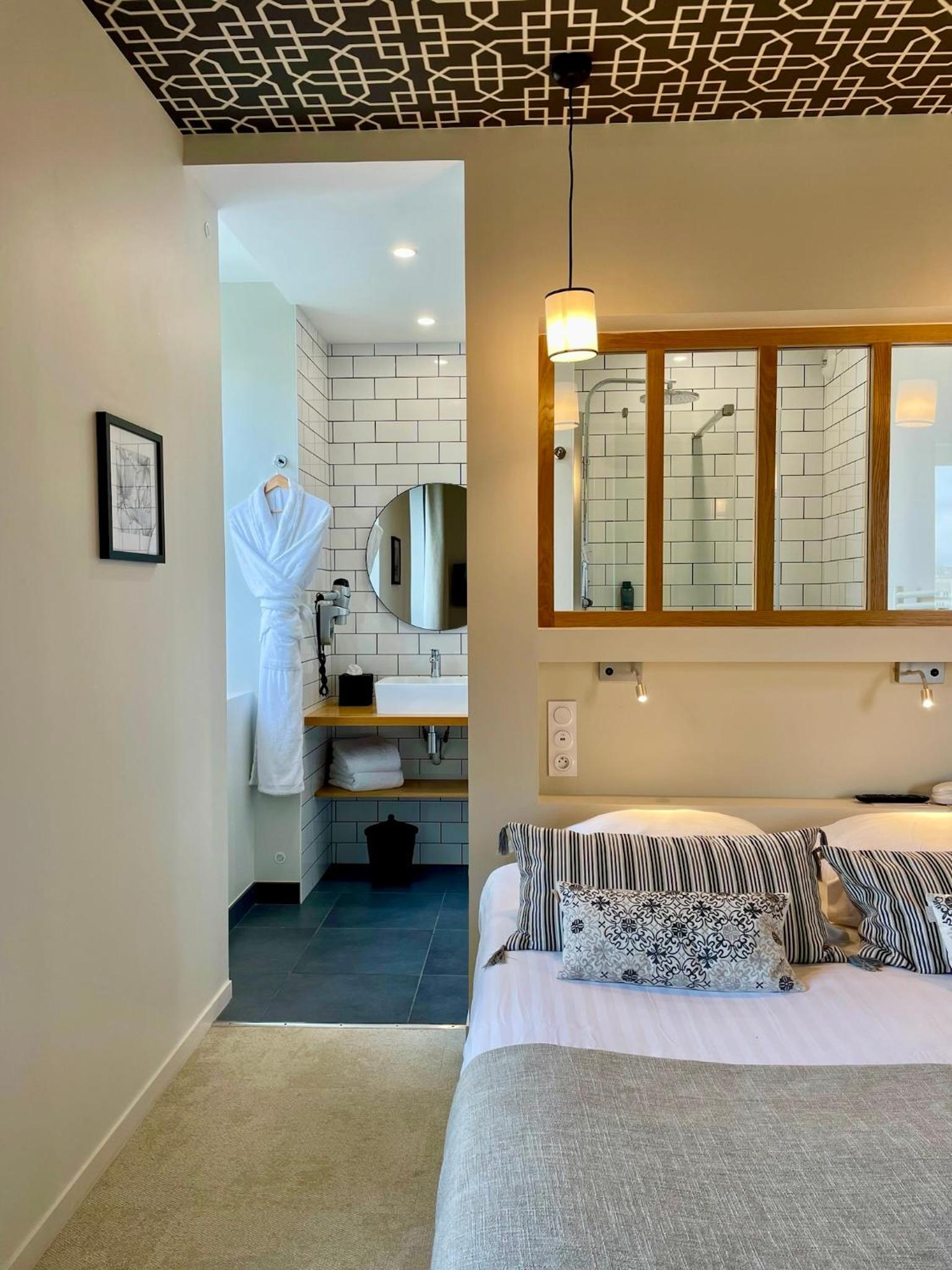 Superior Triple Room with Sea View - Photo 1