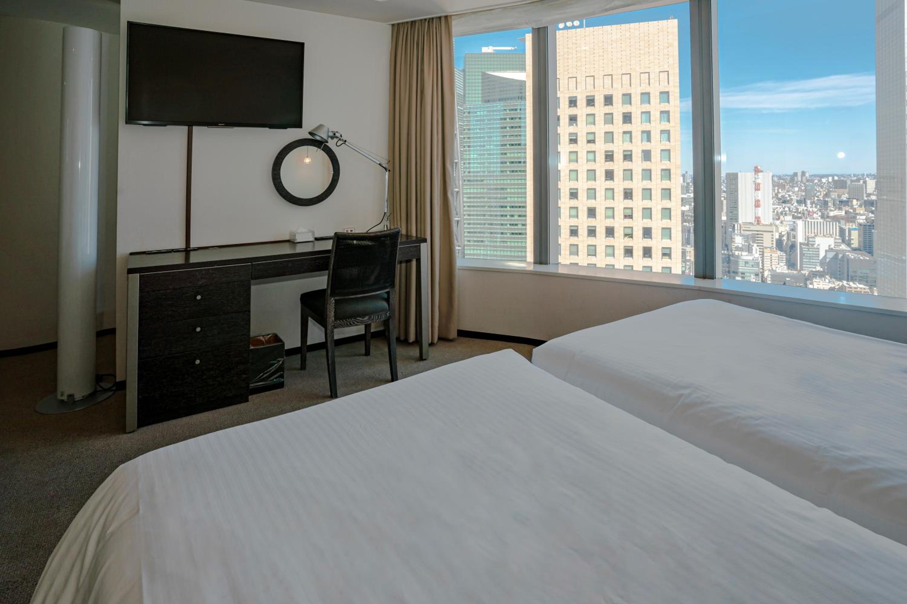 Deluxe Twin Room - Non Smoking - Above 26th floor