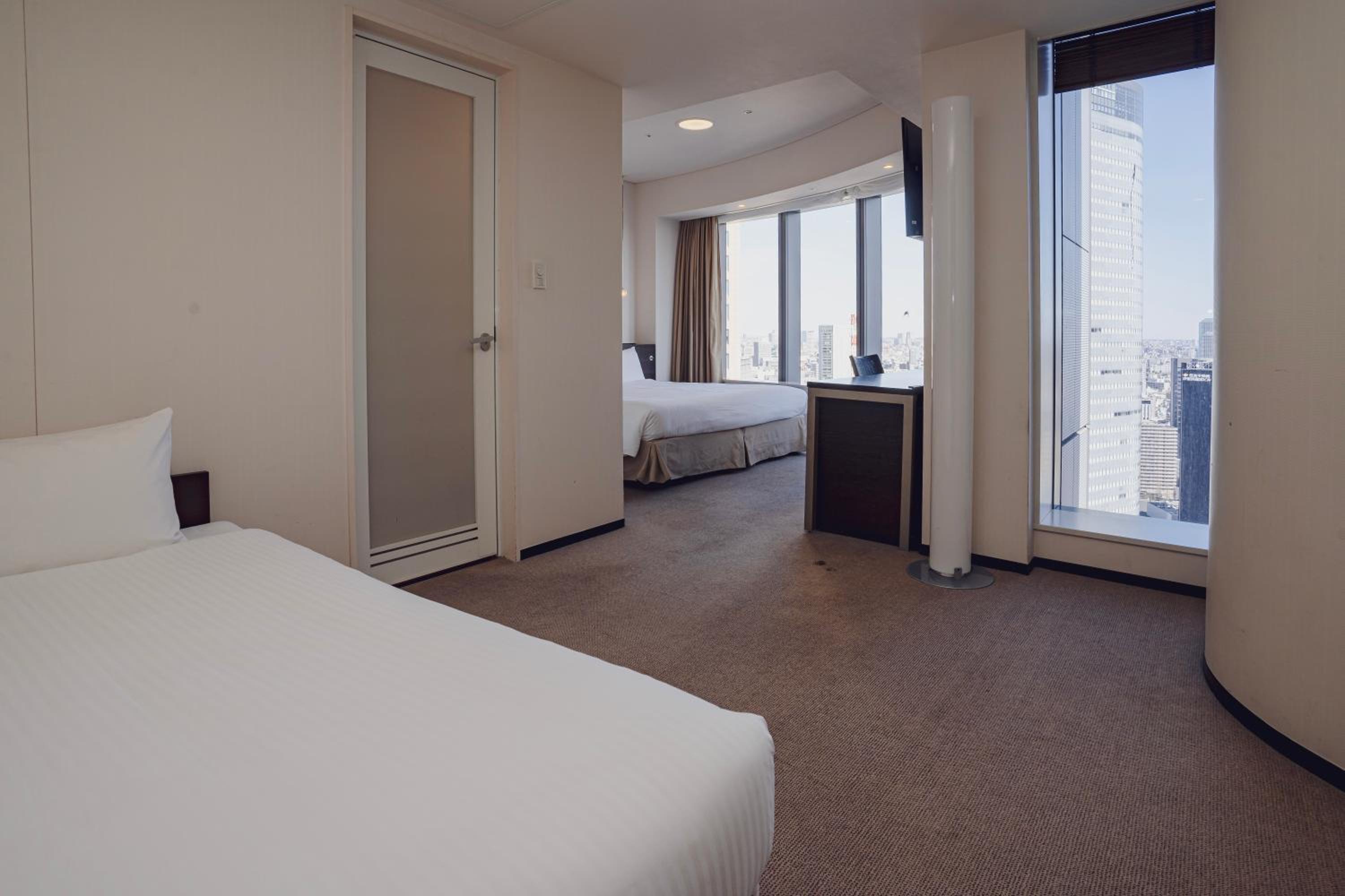 Deluxe Triple Room With 1 King Bed And 1 Sofa Bed - Non Smoking - Above 27th Floor