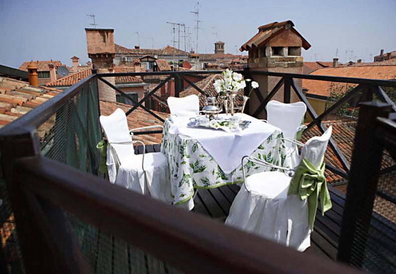 Junior Suite with Terrace thumbnail 6