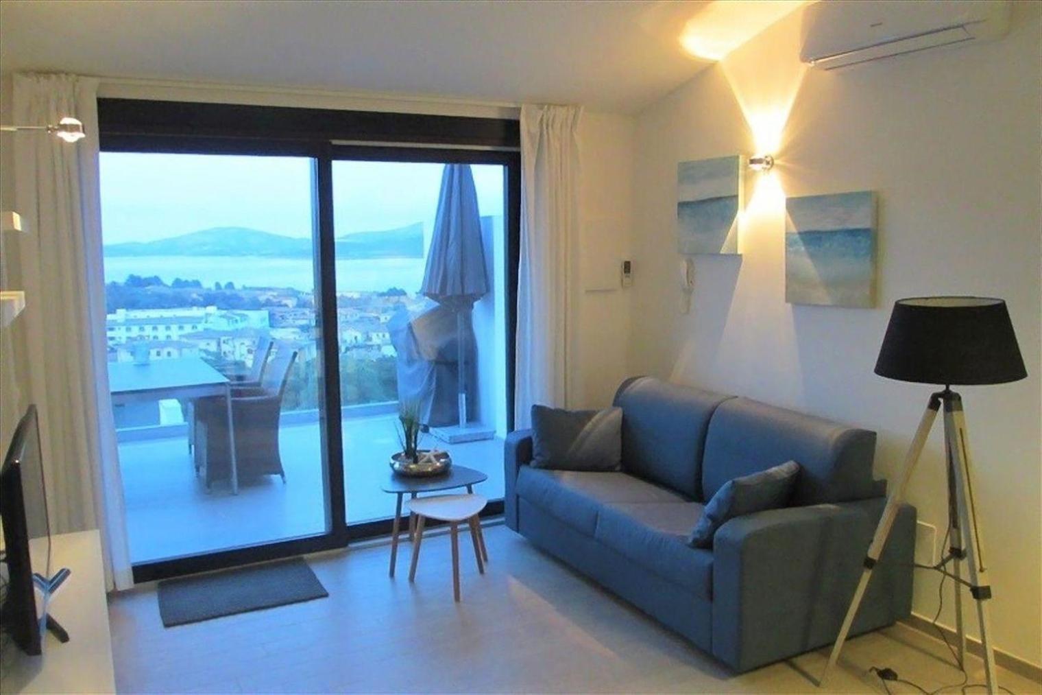 One-Bedroom Apartment photo 2