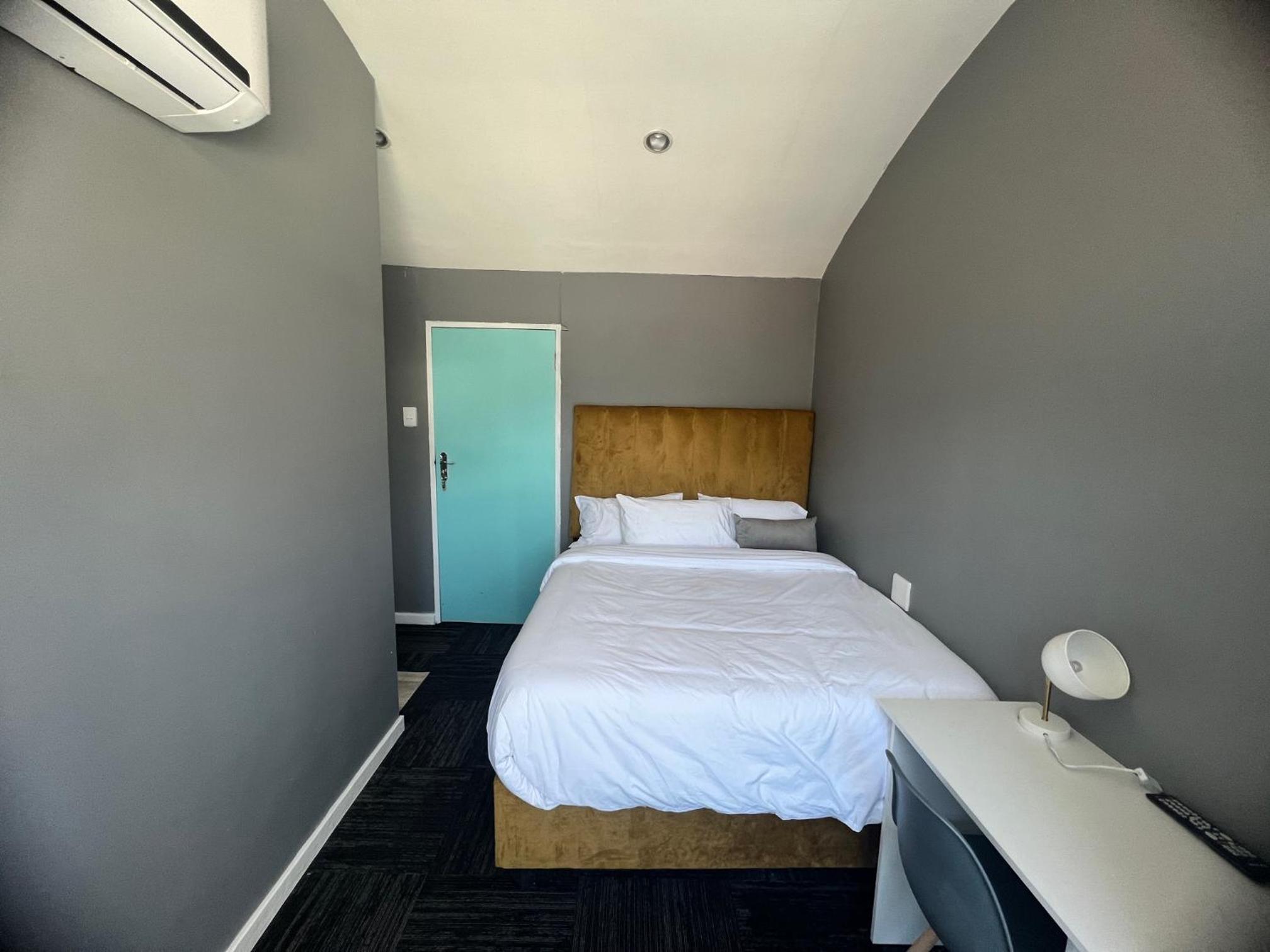 Suite with Mountain View - Photo 8