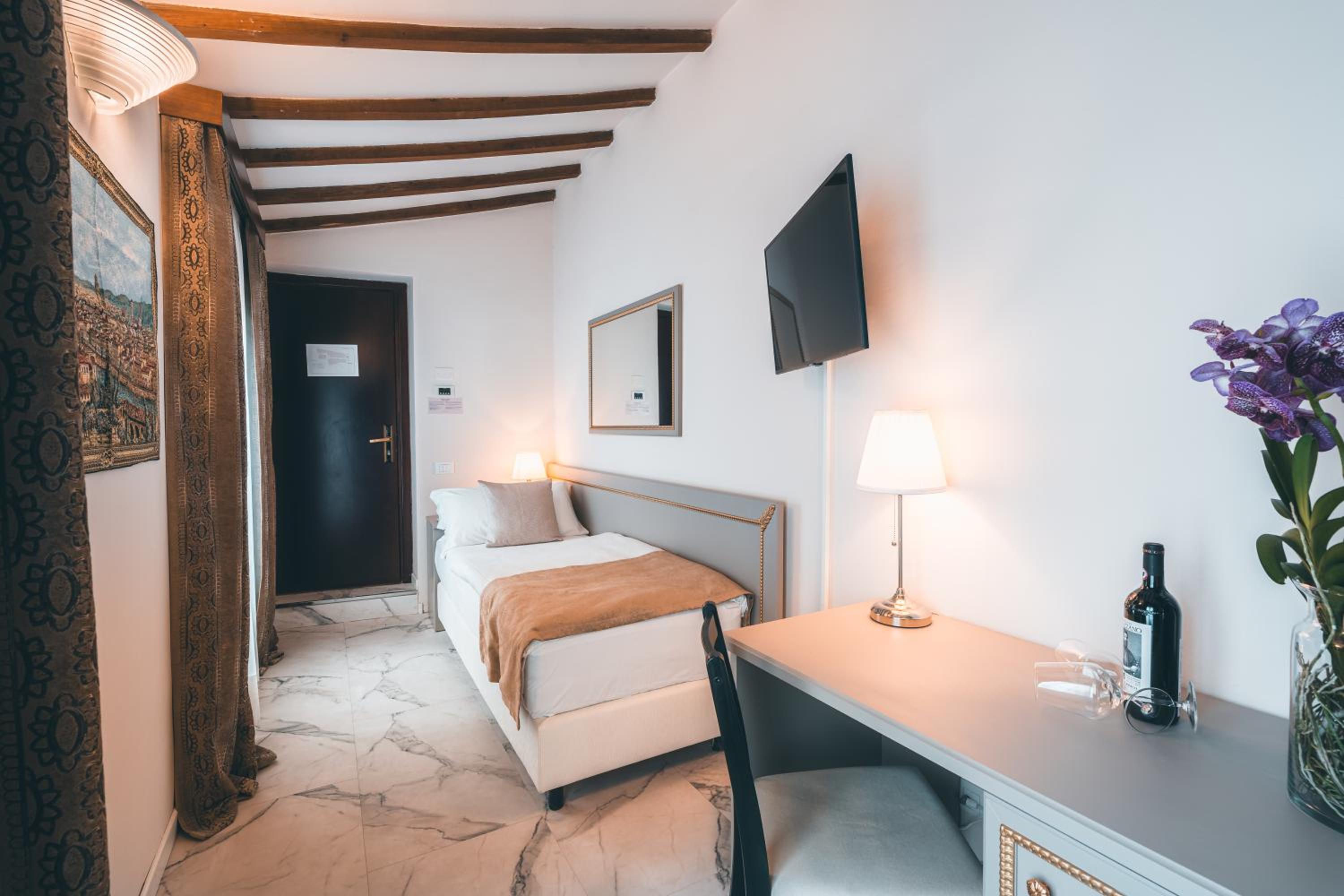 Single Room photo 1