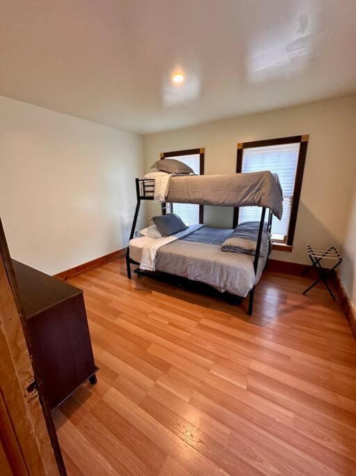 Three-Bedroom House photo 3
