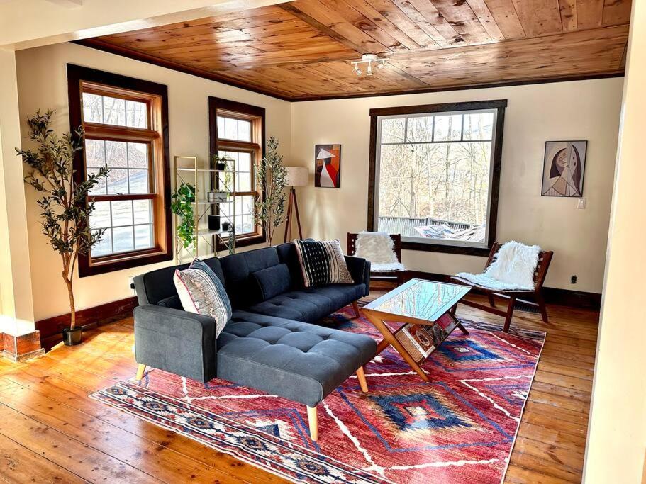 Three-Bedroom House photo 2