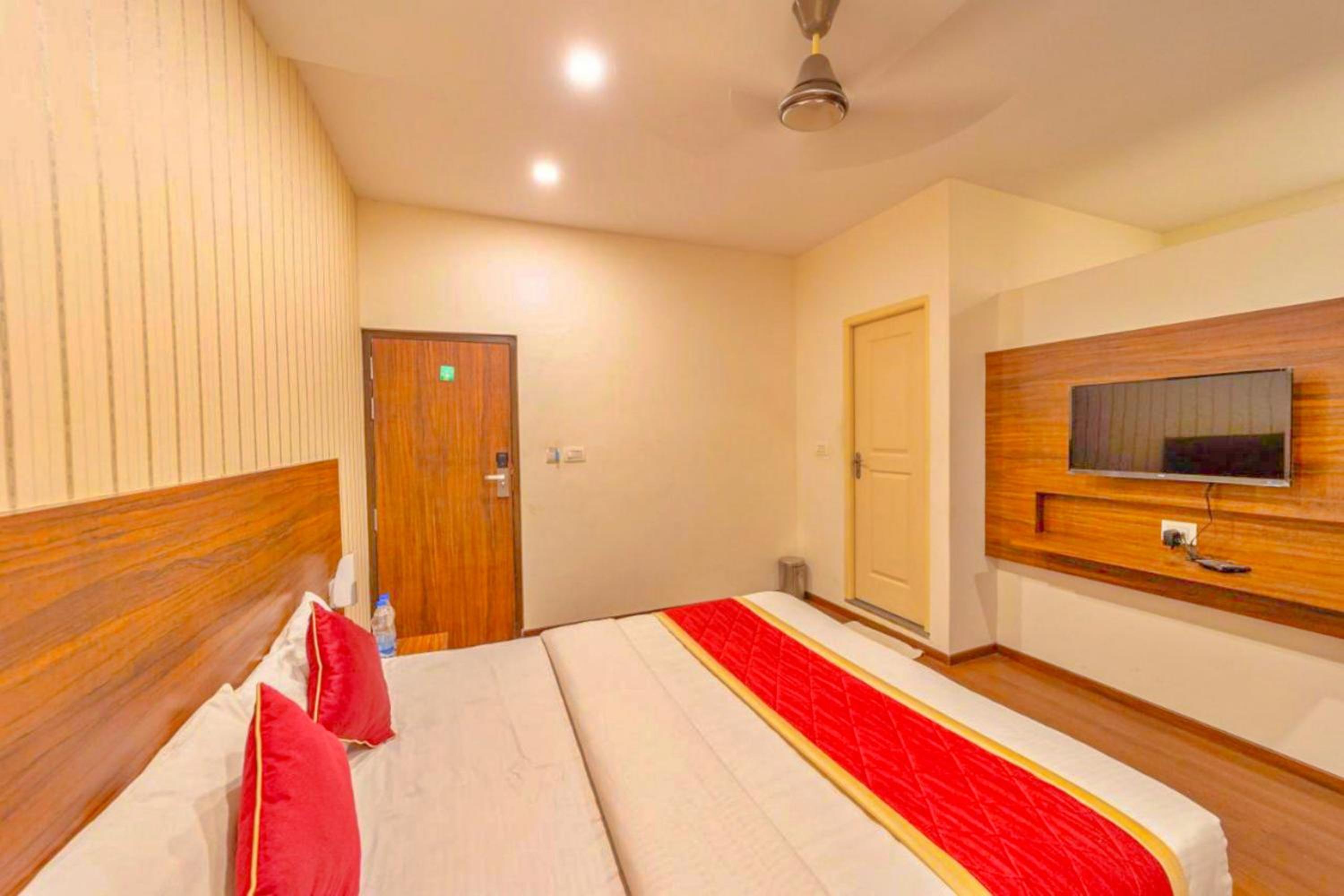 Standard Double or Twin Room photo 1