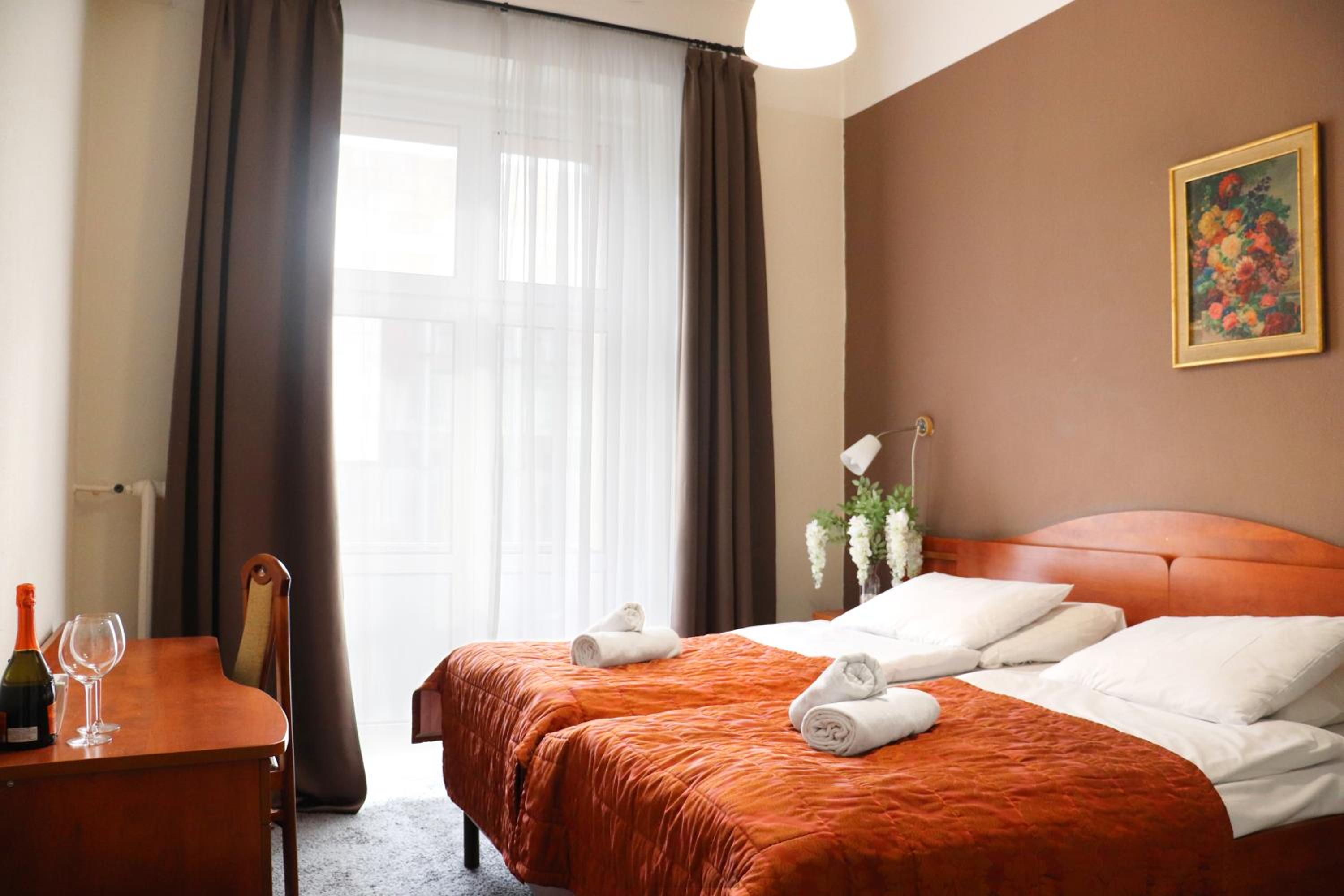 Standard Twin Room - Photo 1