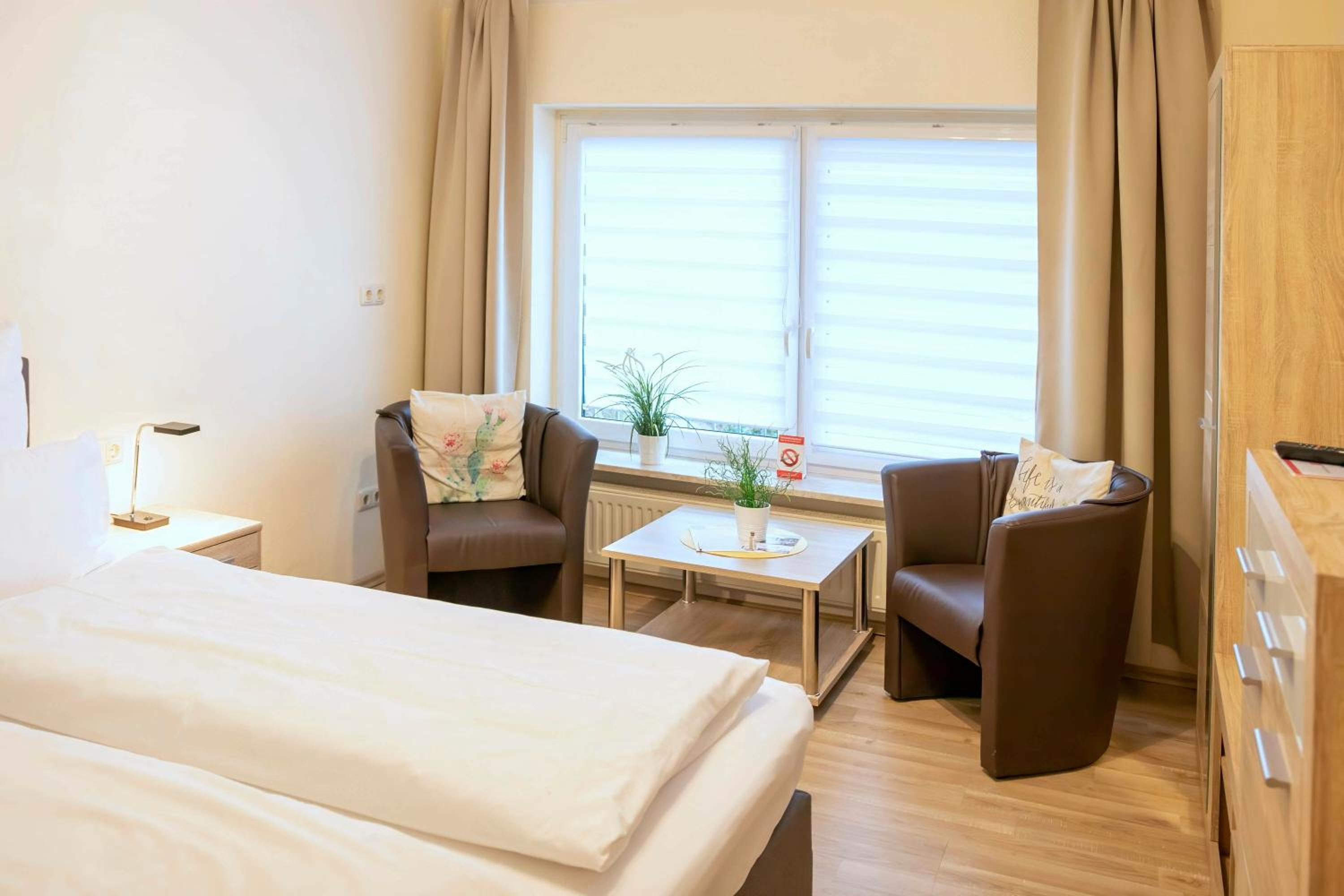 Deluxe Double Room (2 Adults + 1 Child)
