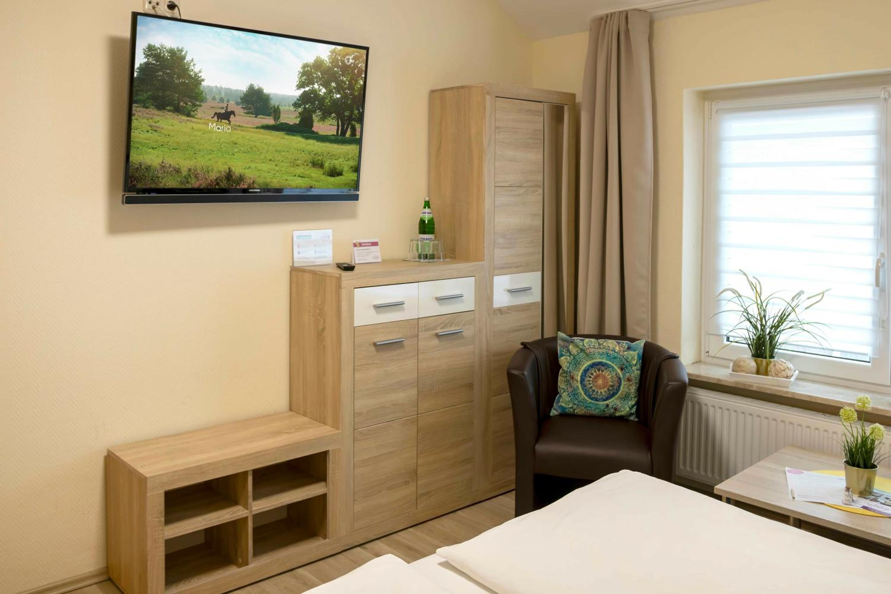 Deluxe Double Room (2 Adults + 1 Child) photo 3