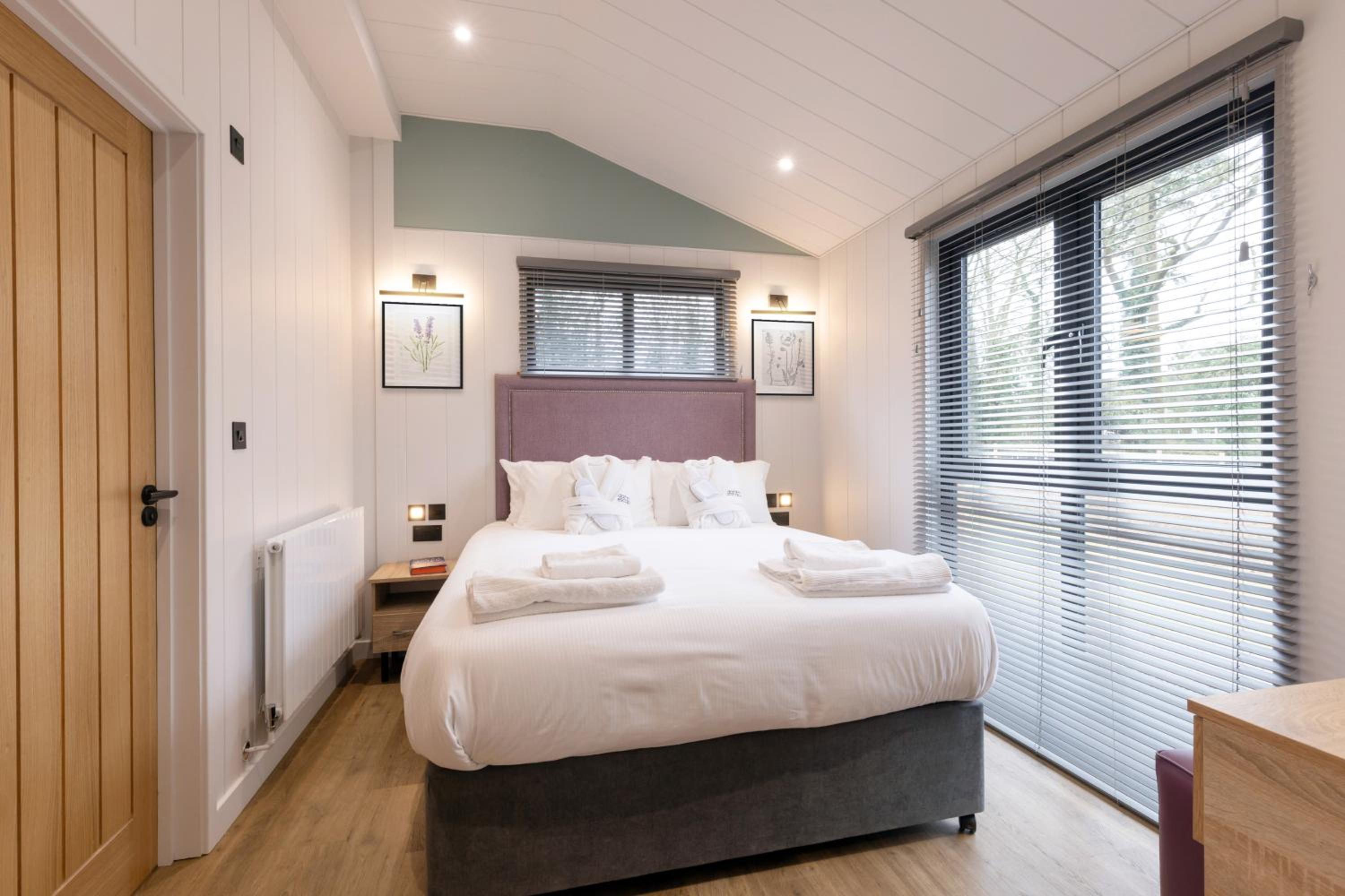1 Bed Lodge Pet photo 1