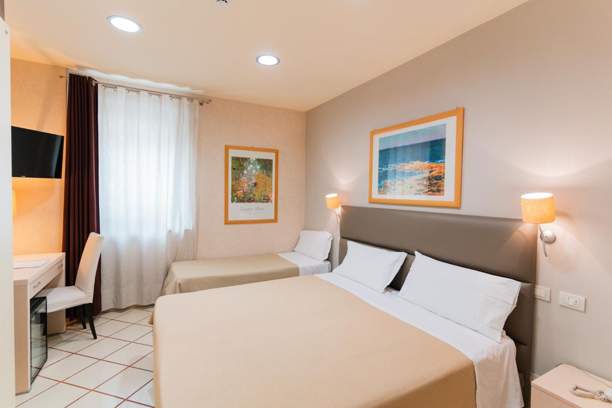 Superior Double Or Twin Room - Photo 13