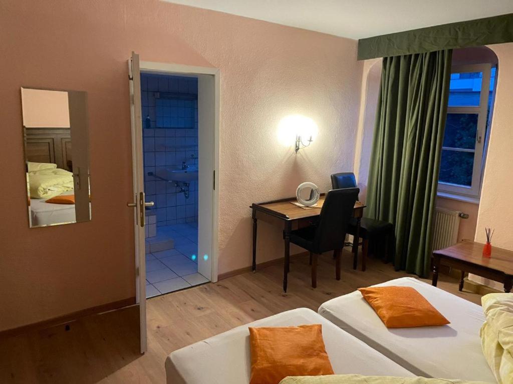 Budget Double Room photo 3