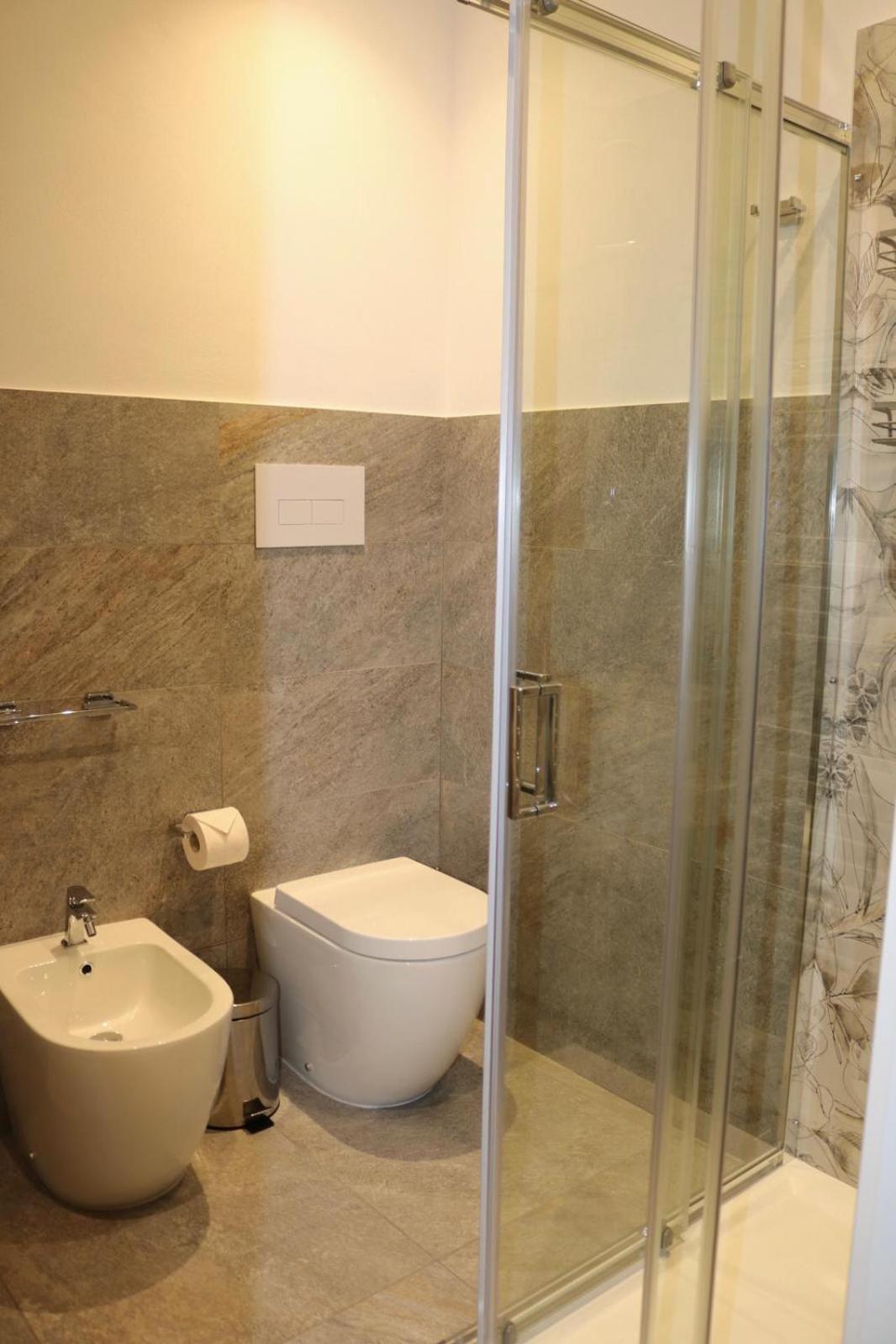 Deluxe Double Room (2 Adults + 1 Child) photo 2