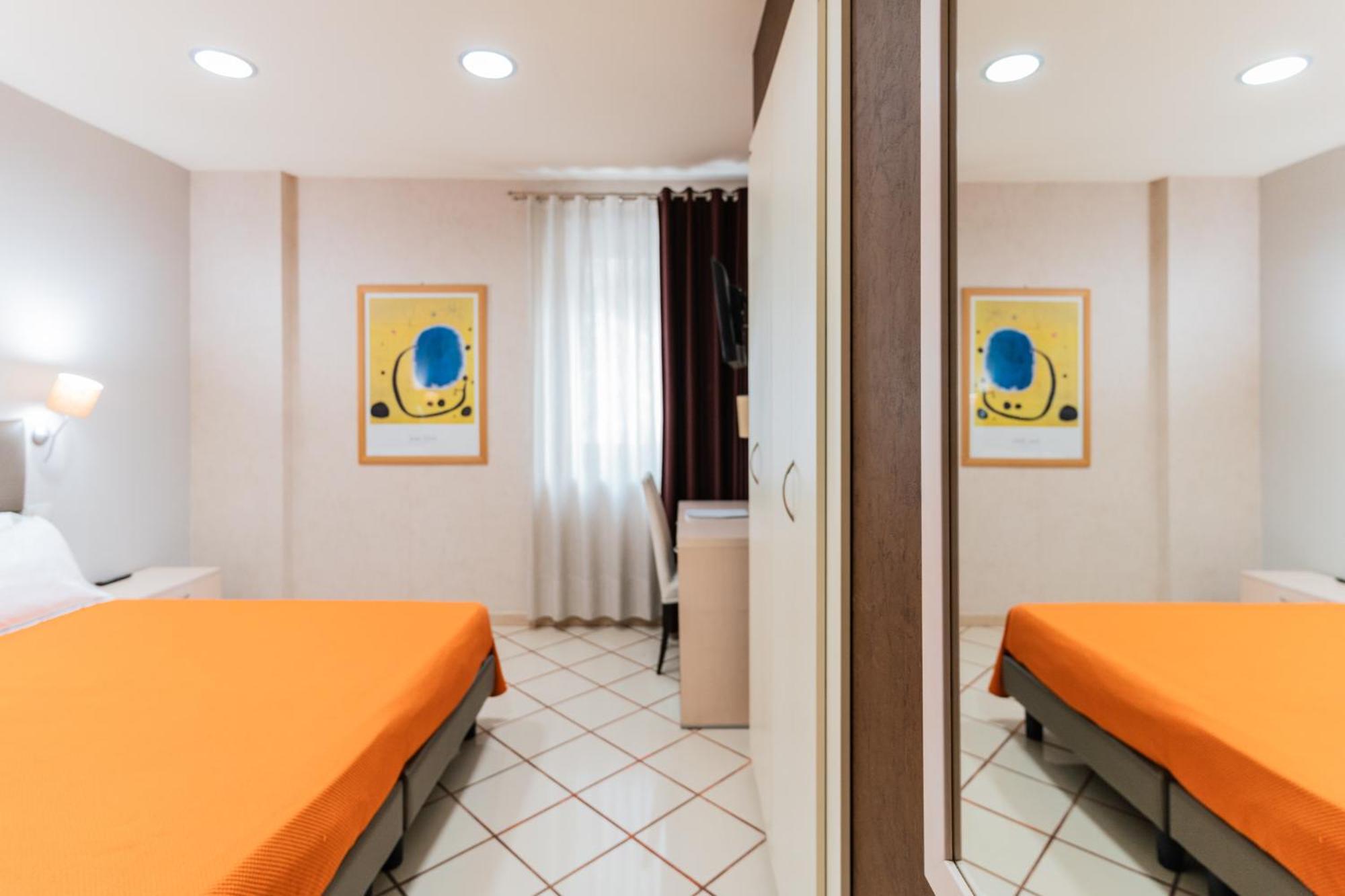 Standard Double Or Twin Room - Photo 18