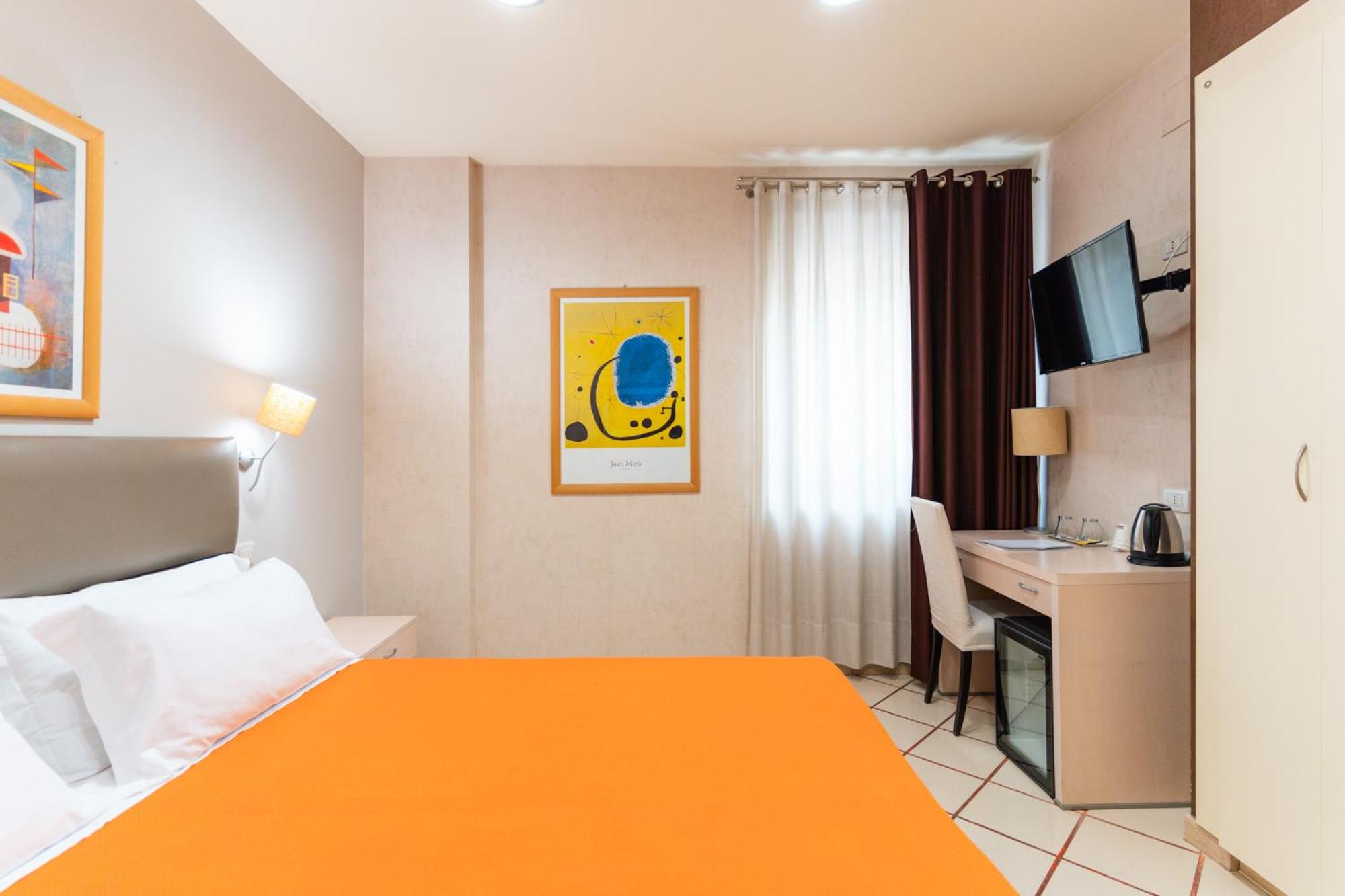 Standard Double Or Twin Room - Photo 6