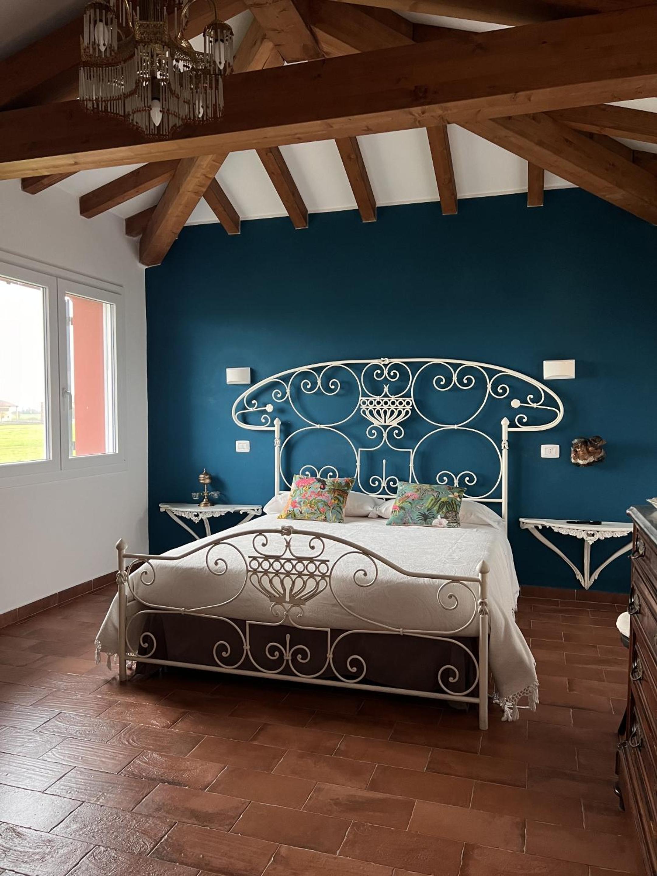 Suite - Photo 1