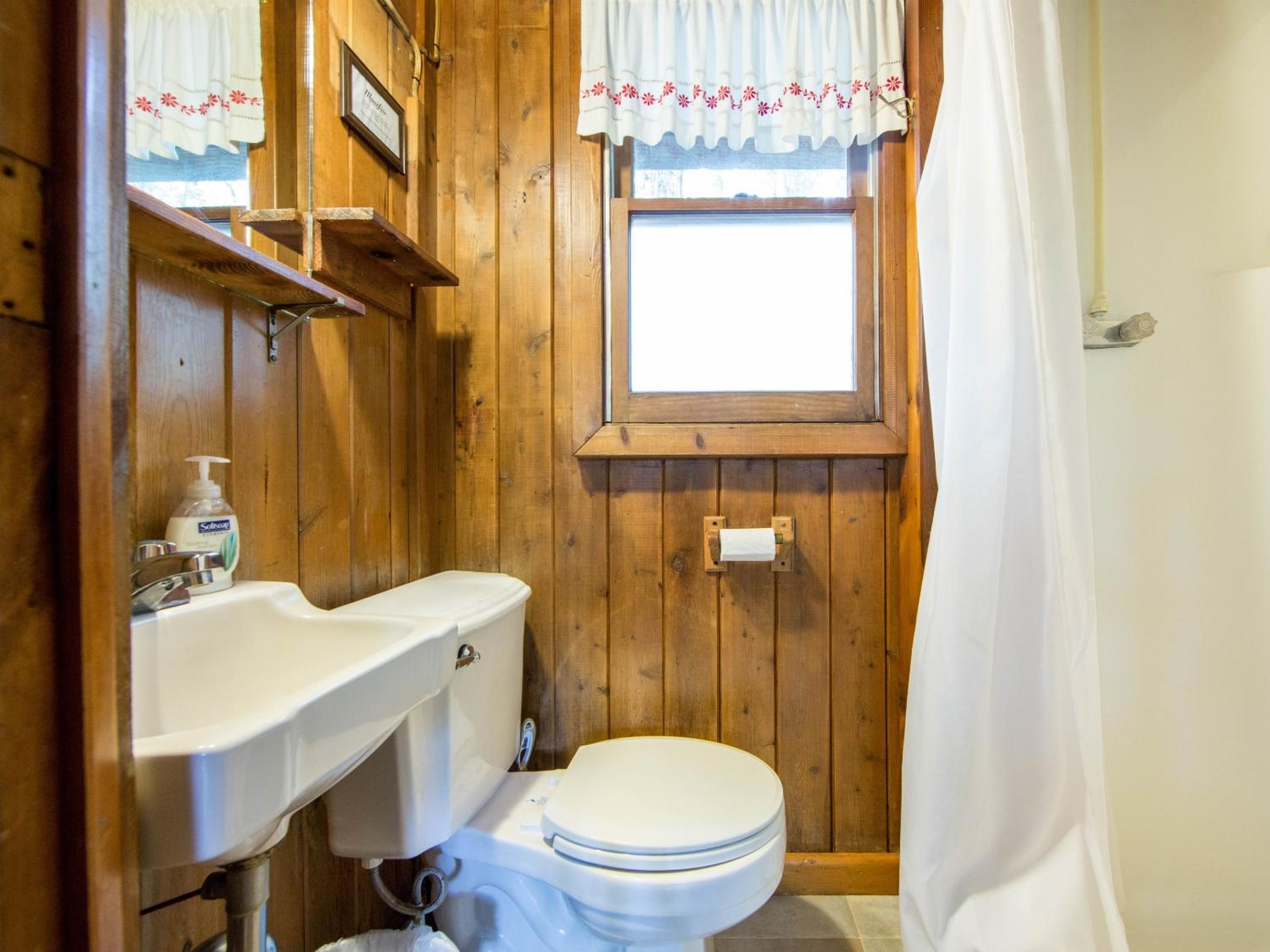 Two-Bedroom Cottage photo 2