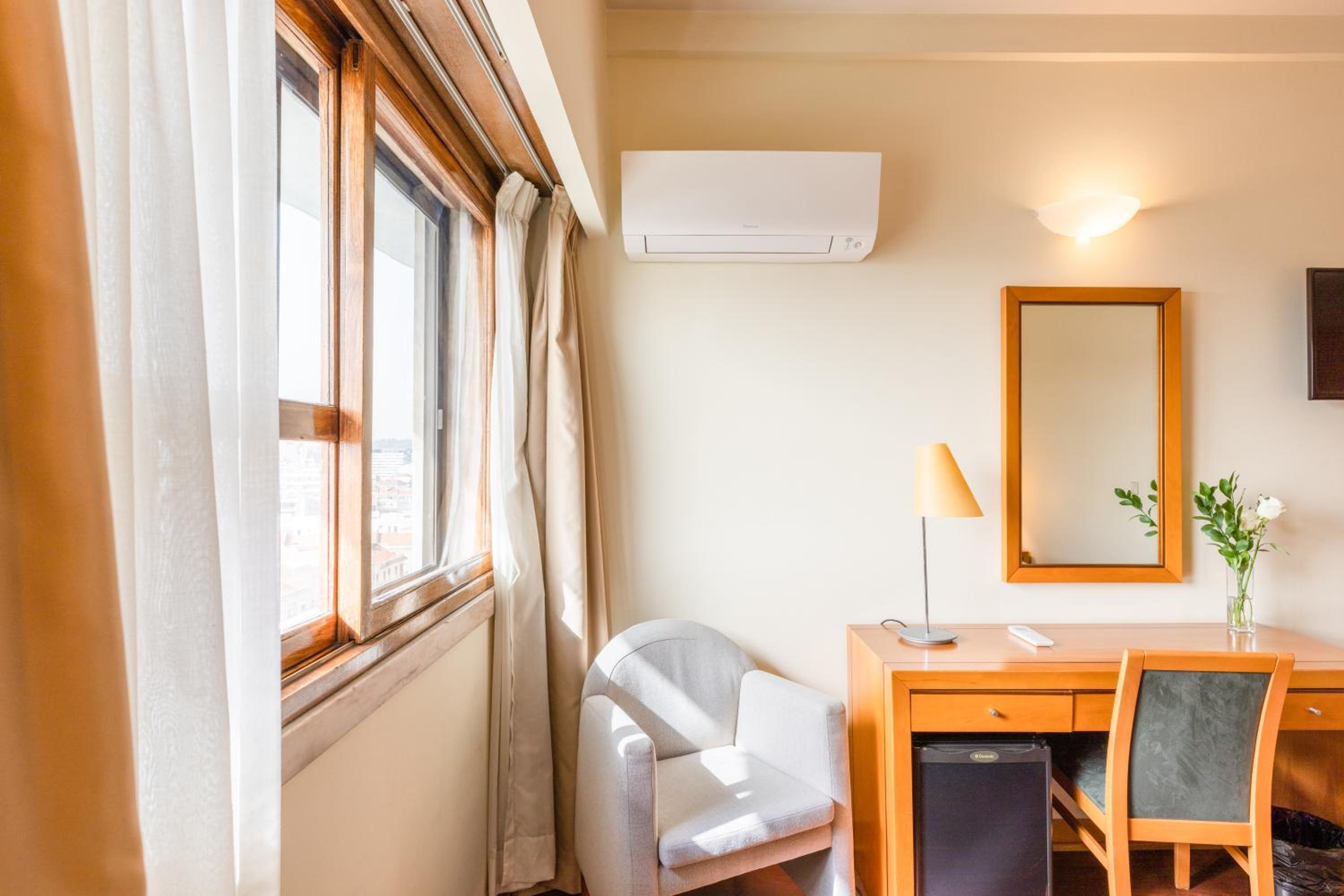 Standard Double or Twin Room - Photo 7