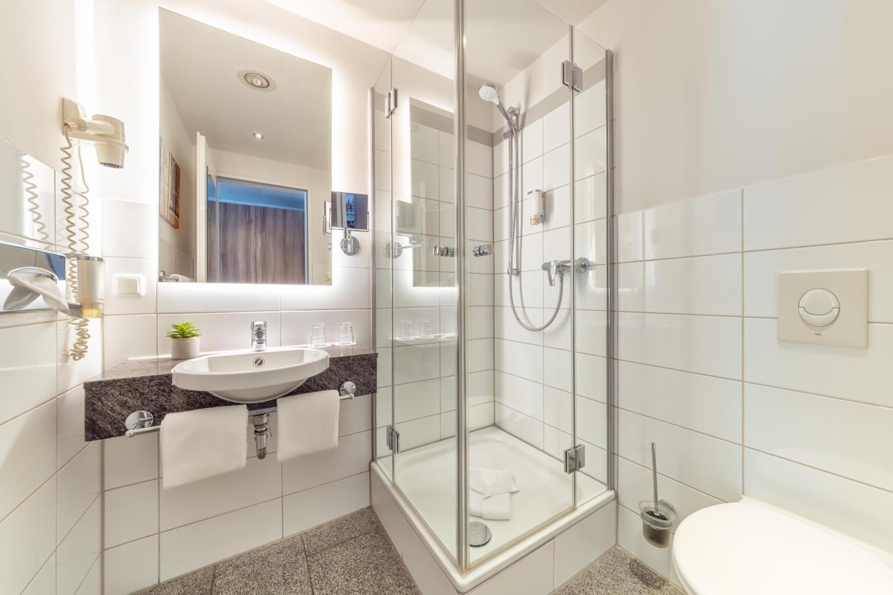 Superior Double Room with Cathedral View thumbnail 6