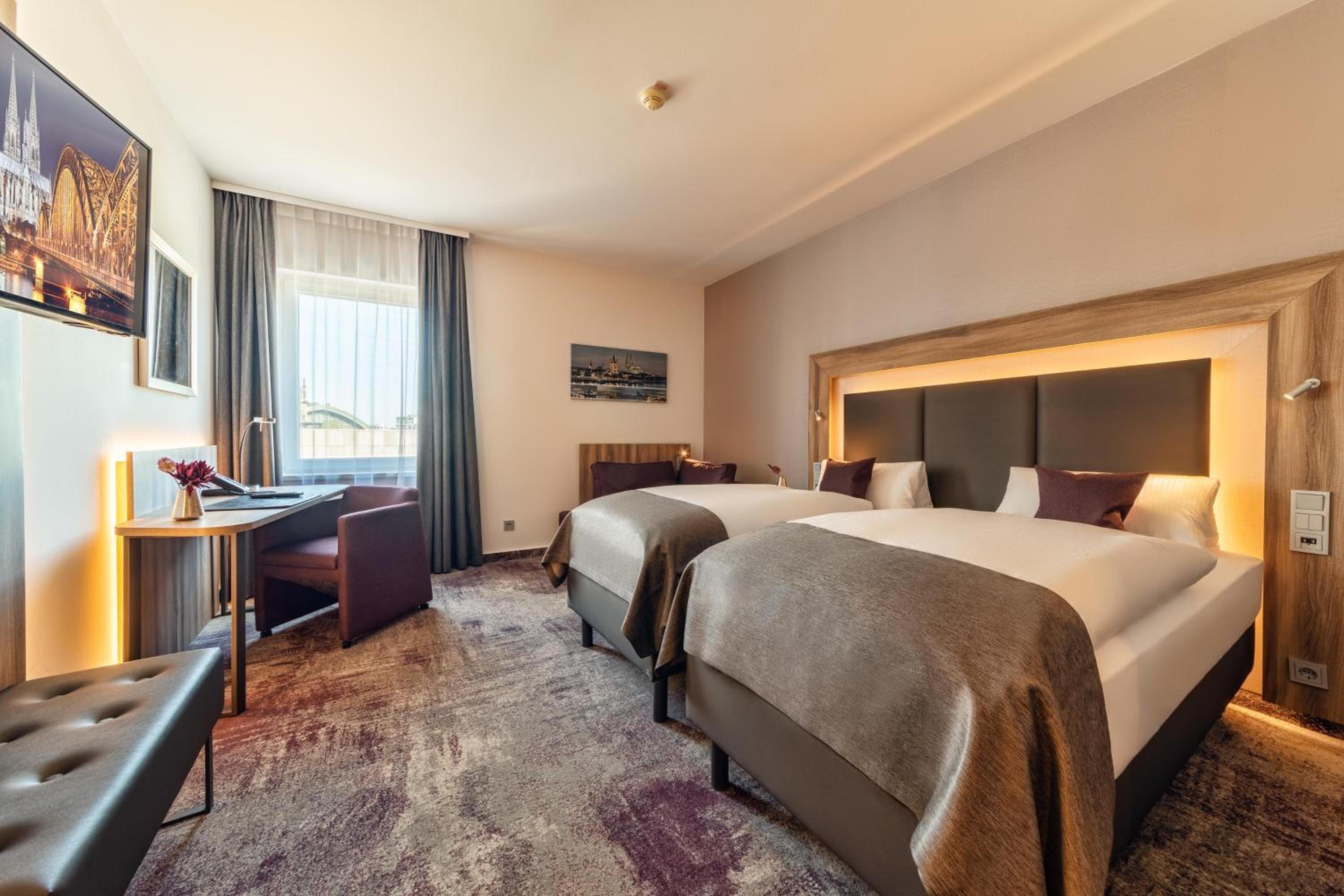 Superior Twin Room with Cathedral View
