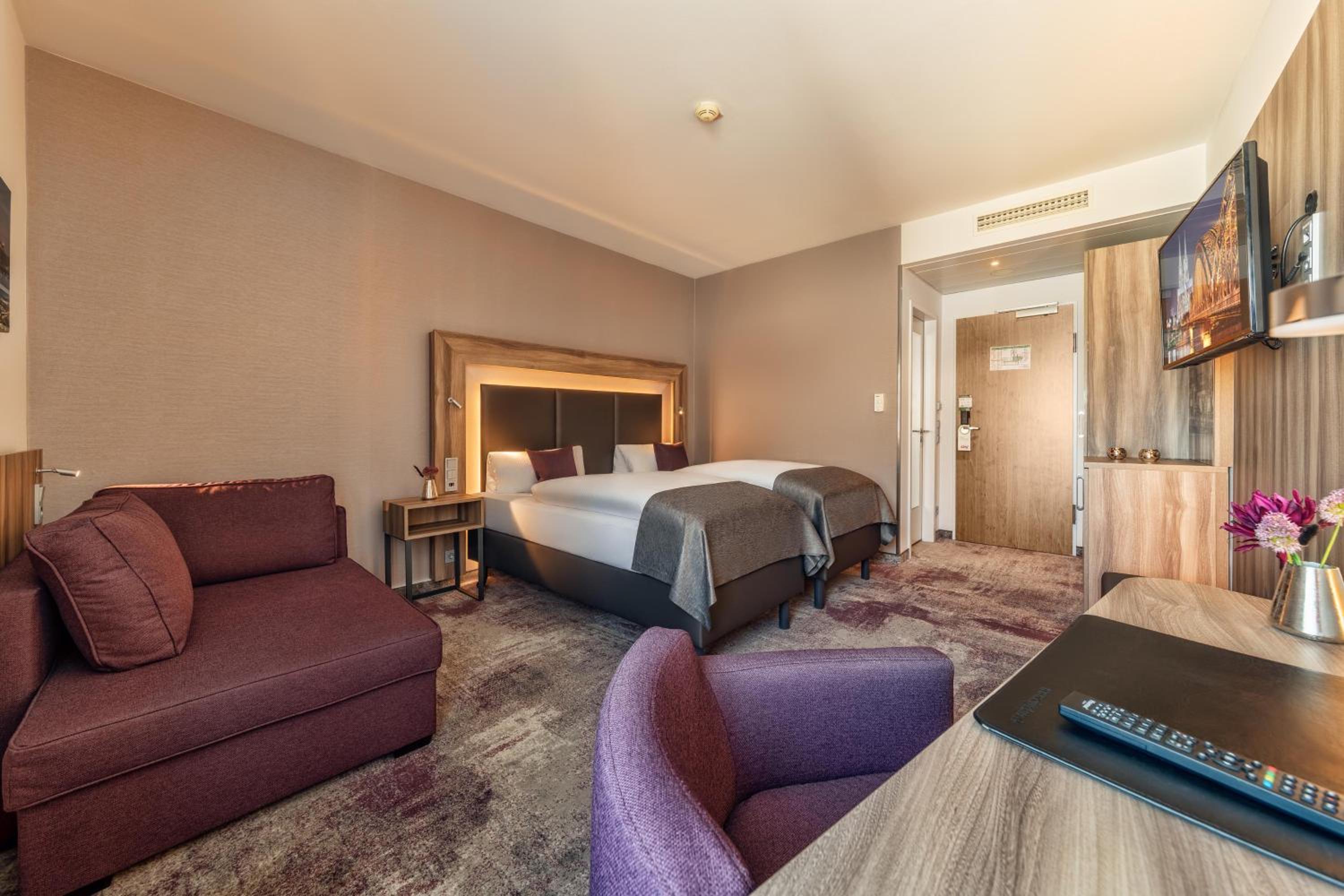 Superior Twin Room with Cathedral View