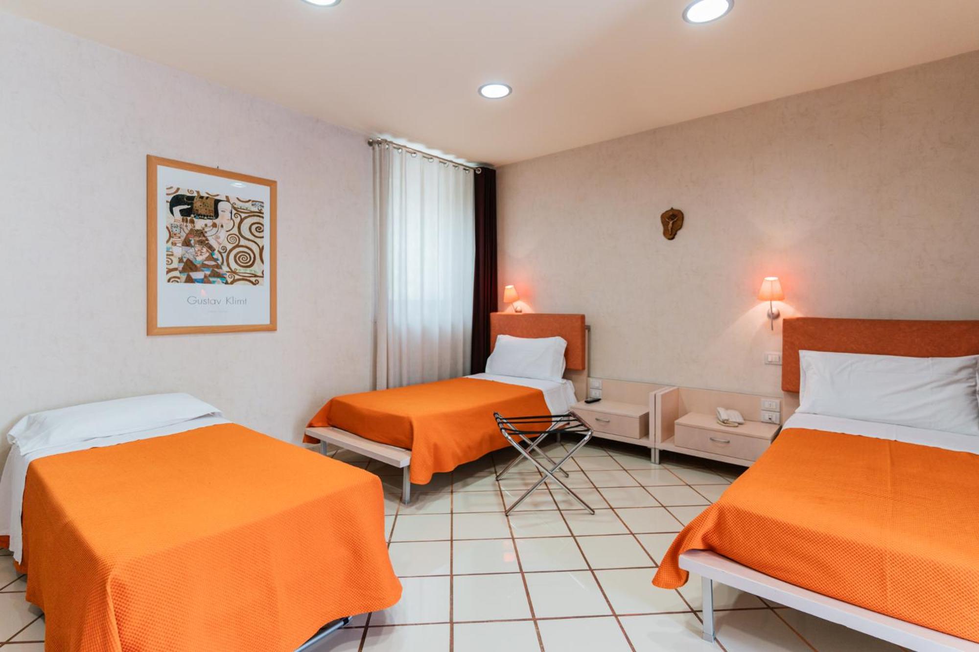 Deluxe Family Room - Photo 25
