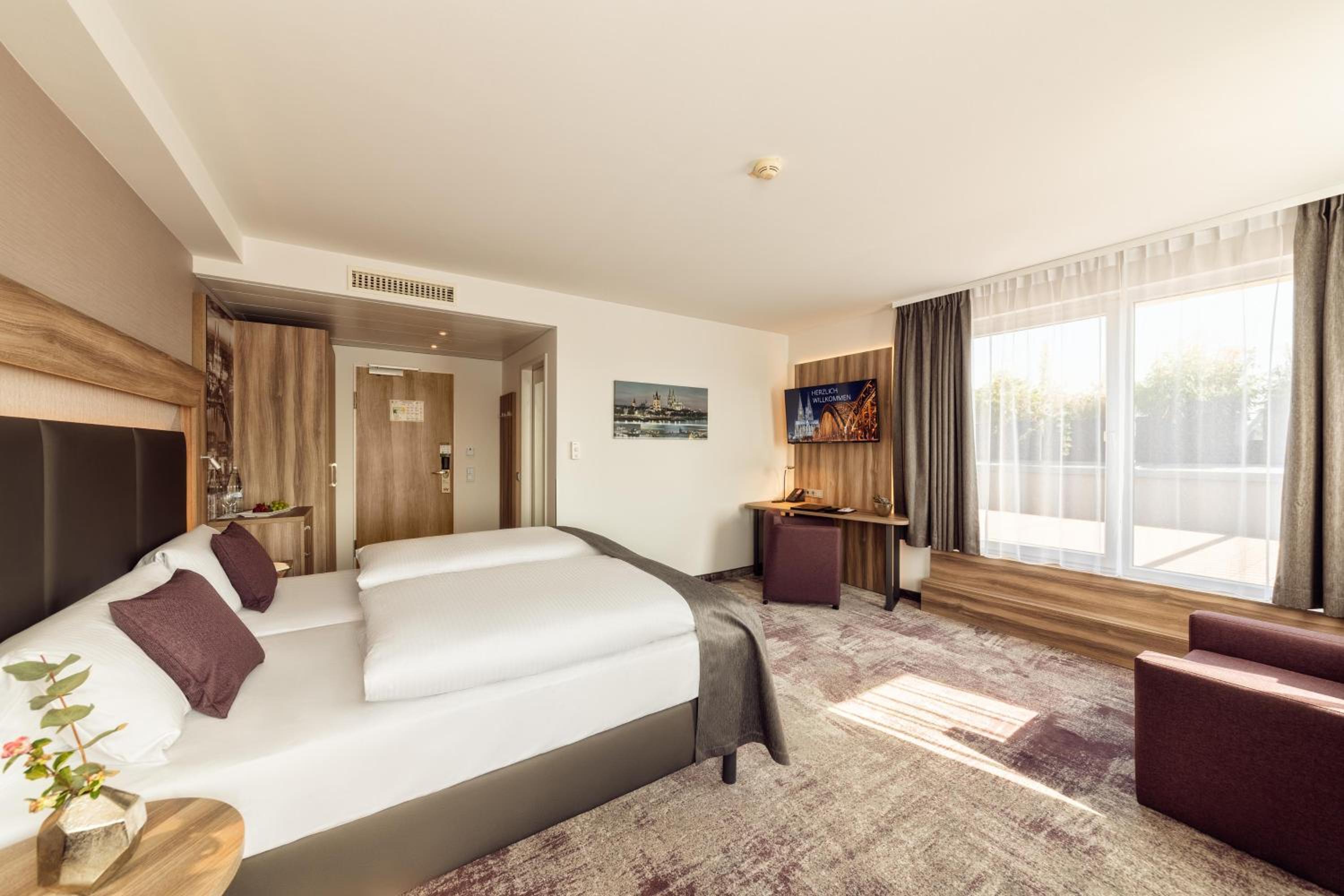 Junior Suite with Terrace and Cathedral View