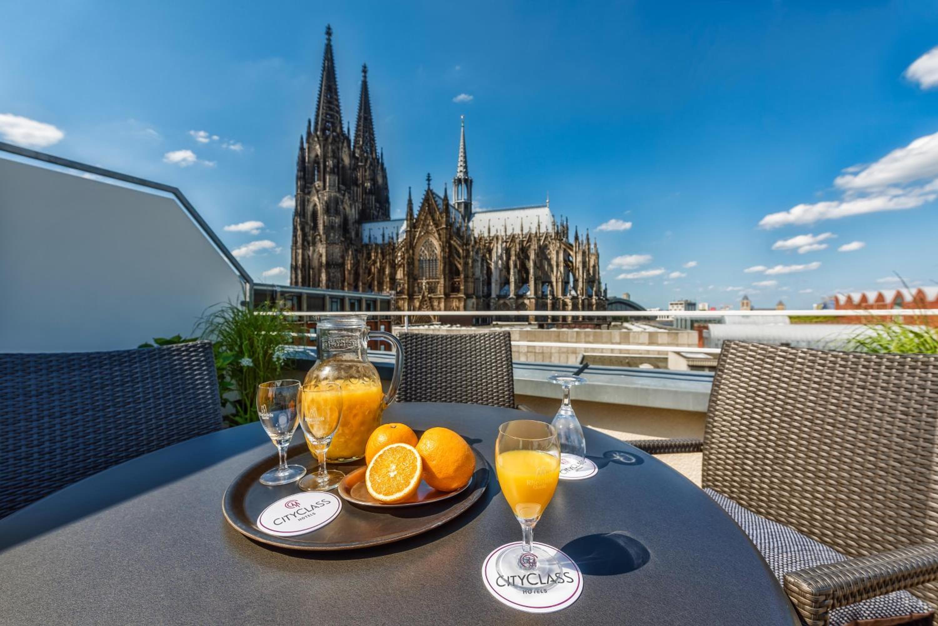 Junior Suite with Terrace and Cathedral View